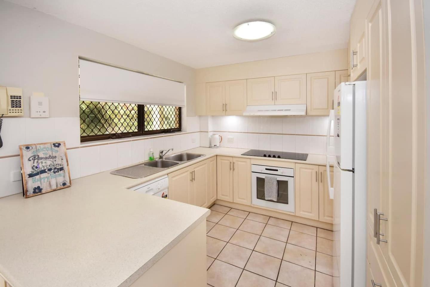 Mooloolaba Vacations - 20 Steps to the Sand! - Property Image 2