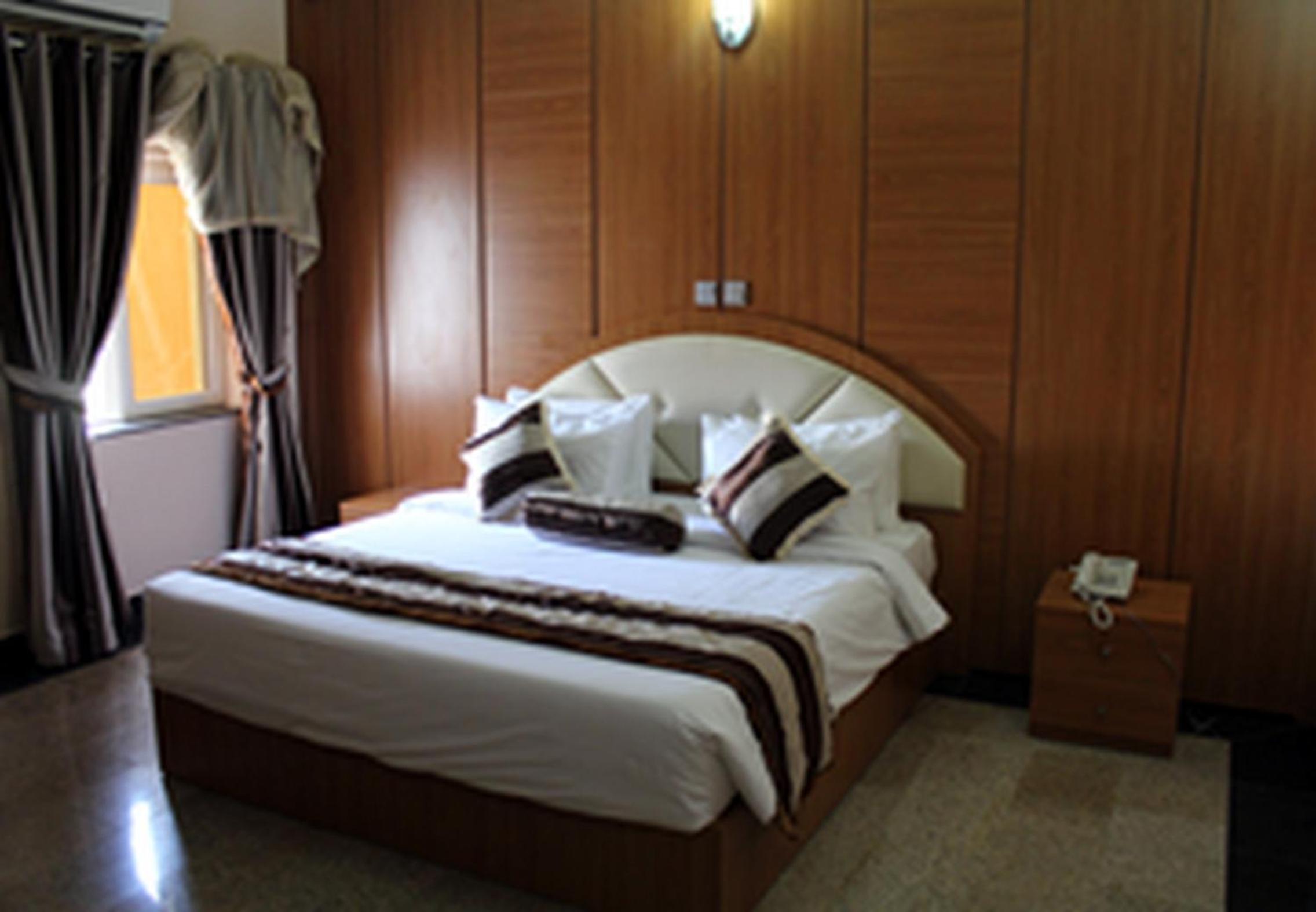 Cubana Suites - Guest Room