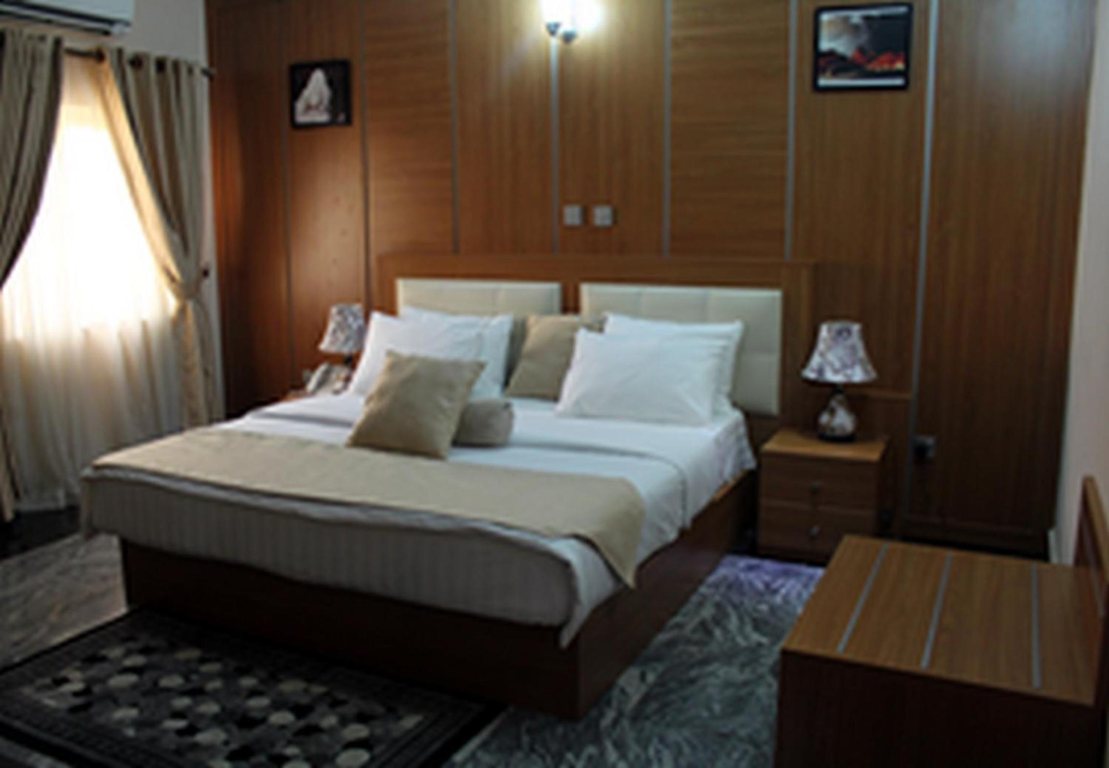 Cubana Suites - Guest Room