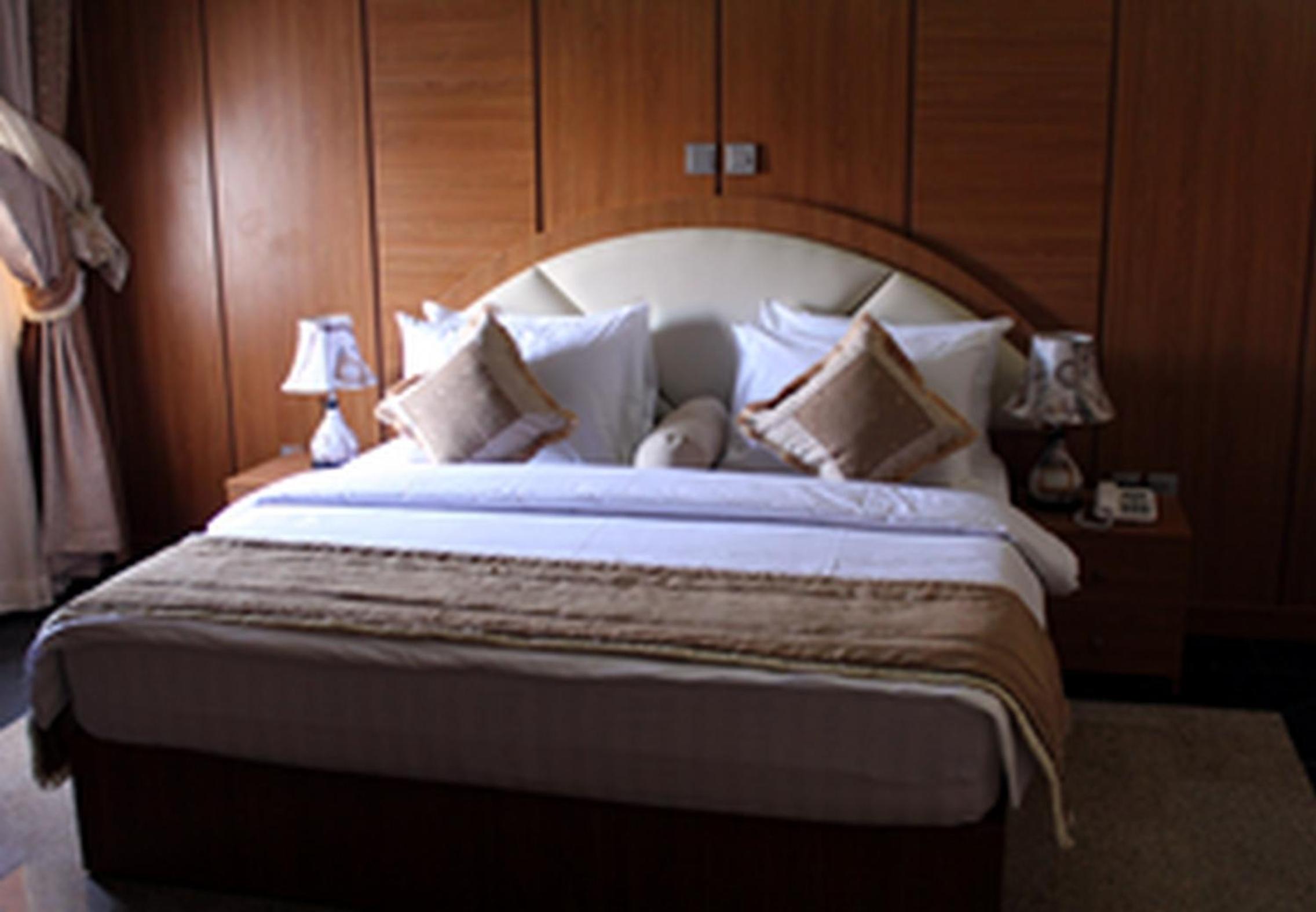 Cubana Suites - Guest Room