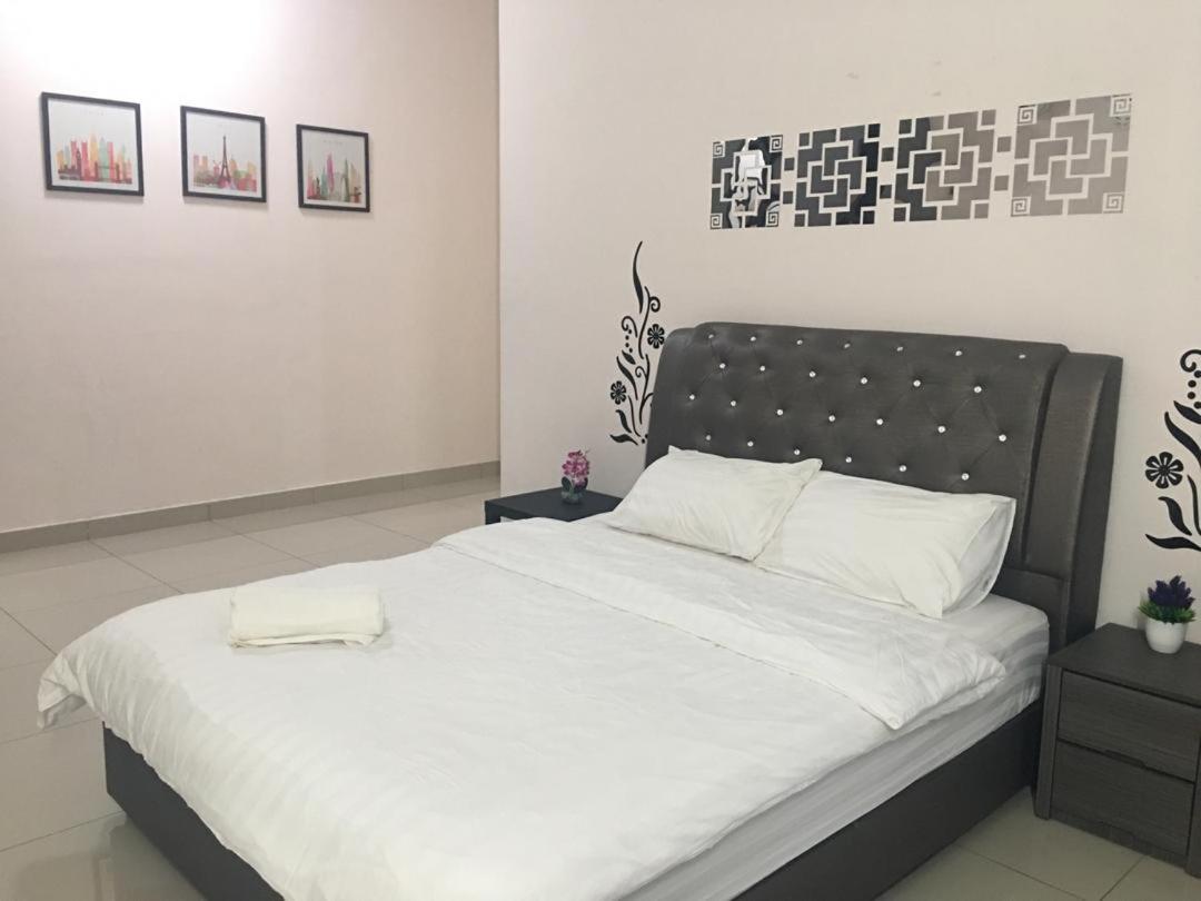 PALAZIO CONDO (MOUNT AUSTIN)