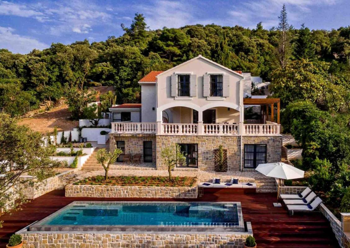 Stunning Korcula Villa 4 Bedrooms Villa Waterfront Dream Cinema Room view 3