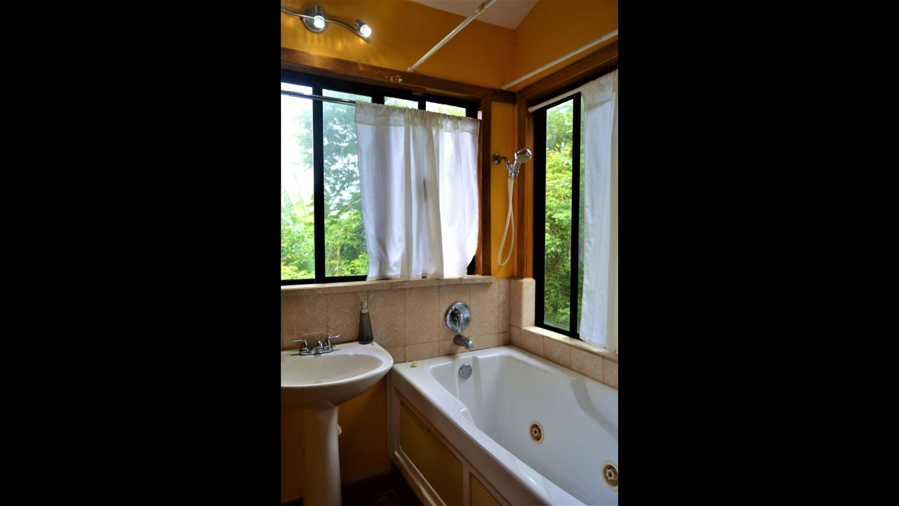 Tree Top Tropical Oasis in San Ignacio - Your Home Away from Home in The Trees