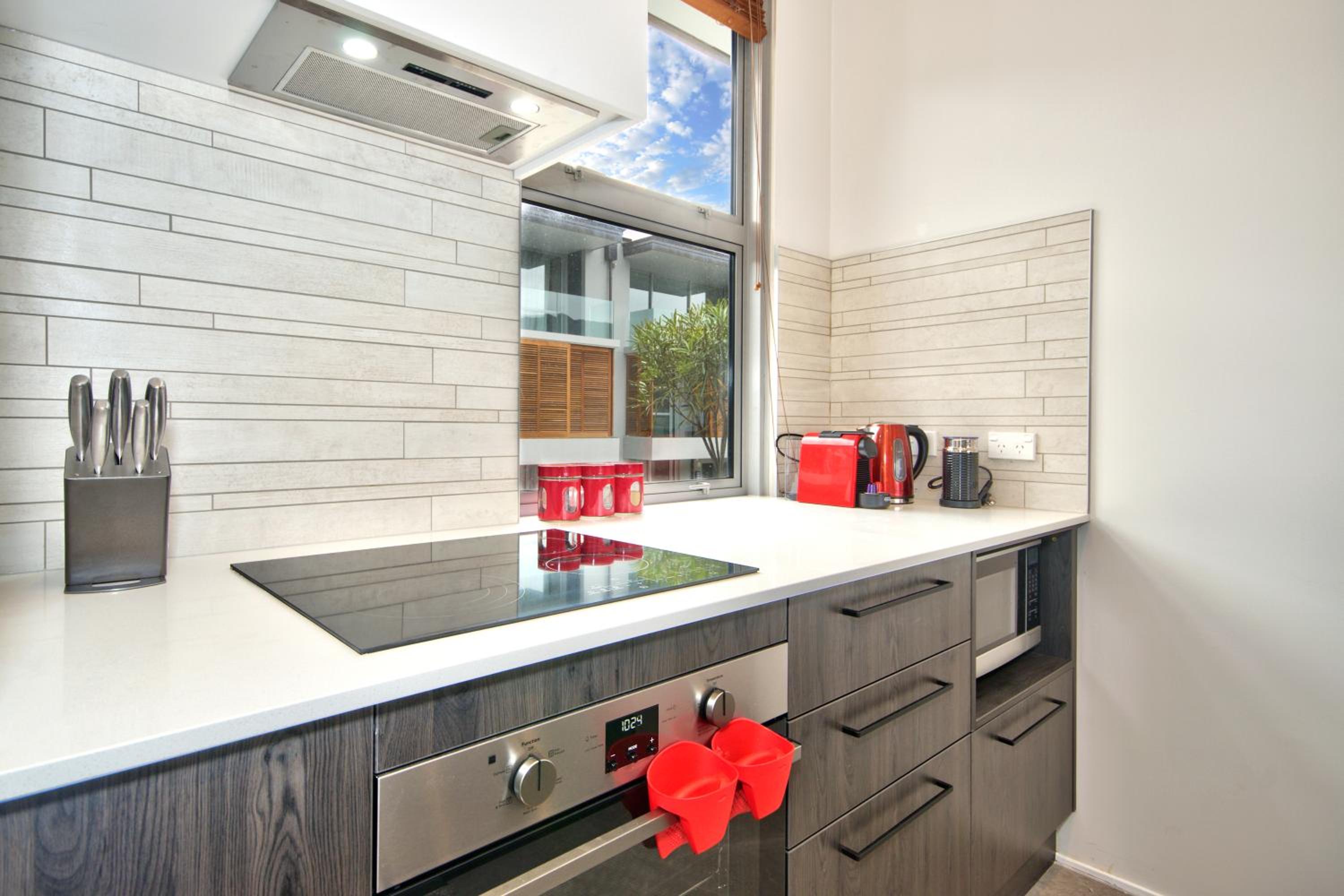 Lakeview 5BR Apartment Walk to Town view 5