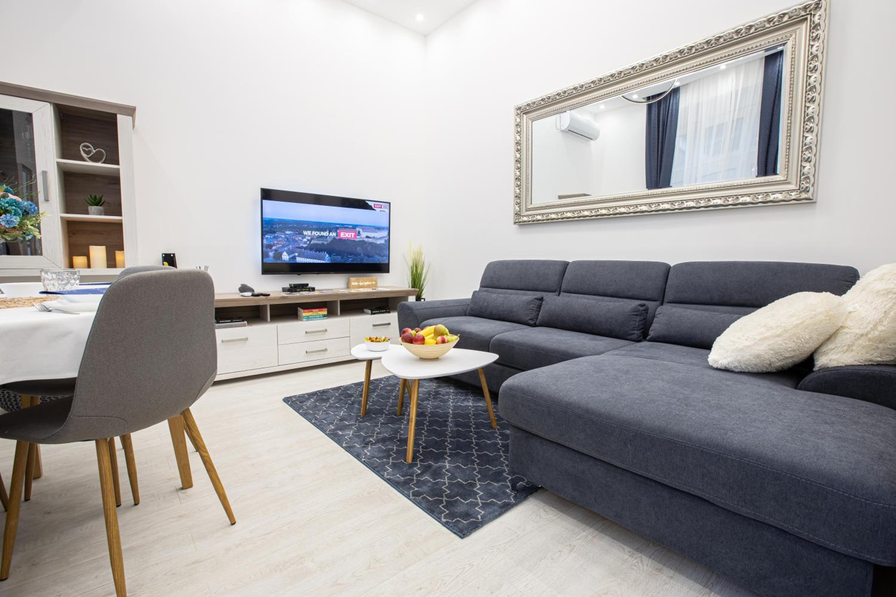 Theatre Square Apartments view 4
