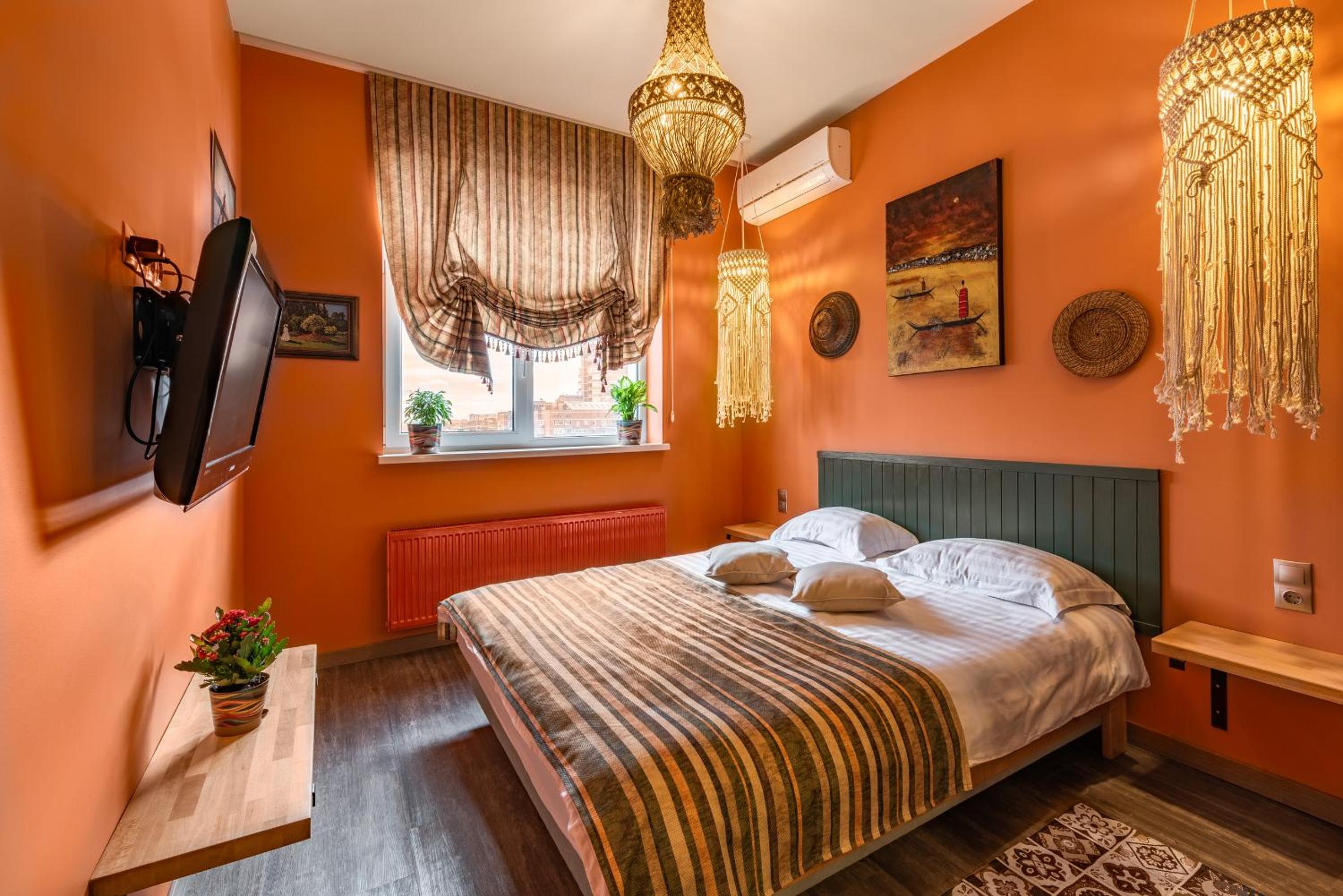 Extraordinary French Quarter Apartments in Vivid Colors view 2