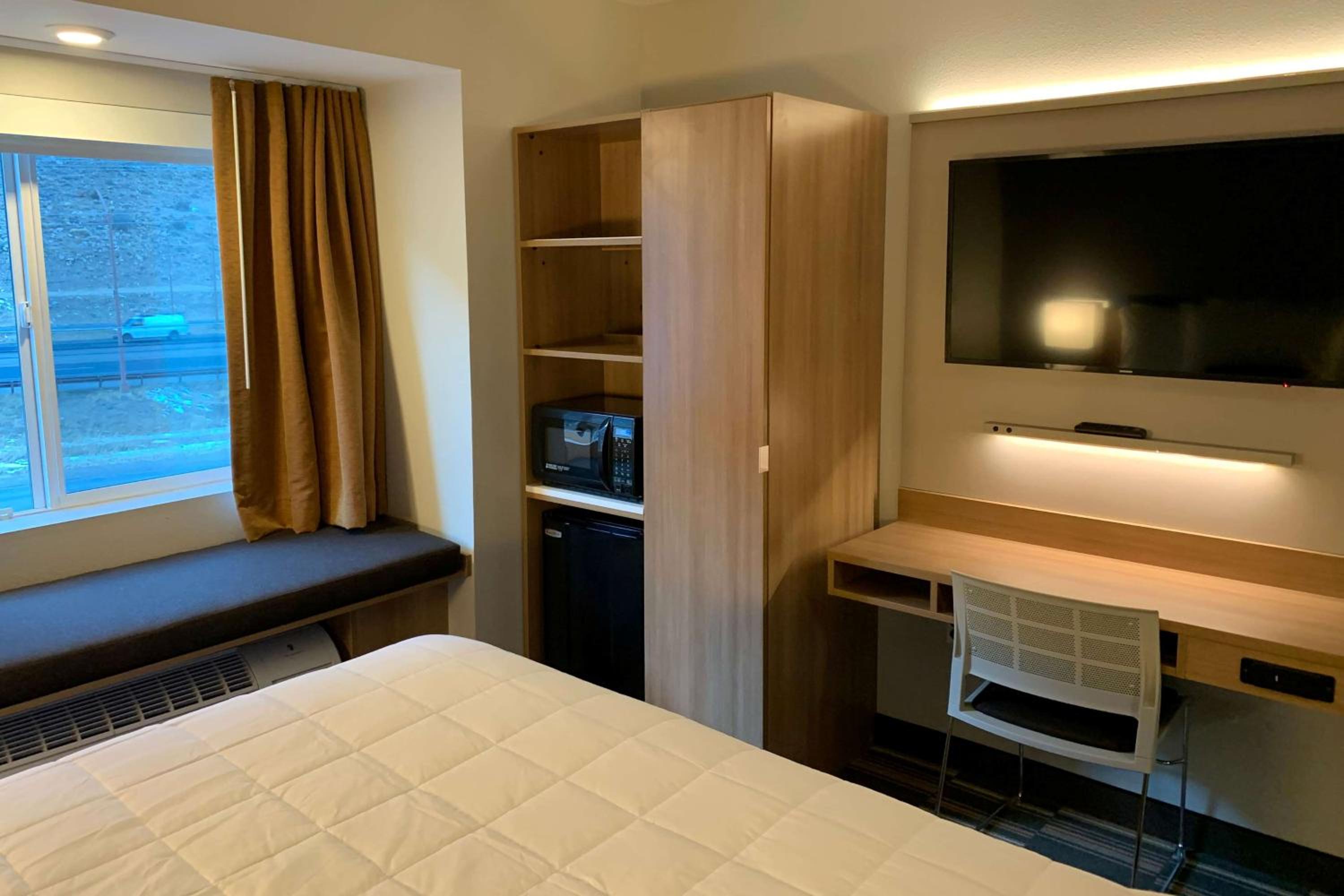 Georgetown Vacations - Microtel Inn Suites by Wyndham Georgetown Lake - Property Image 22