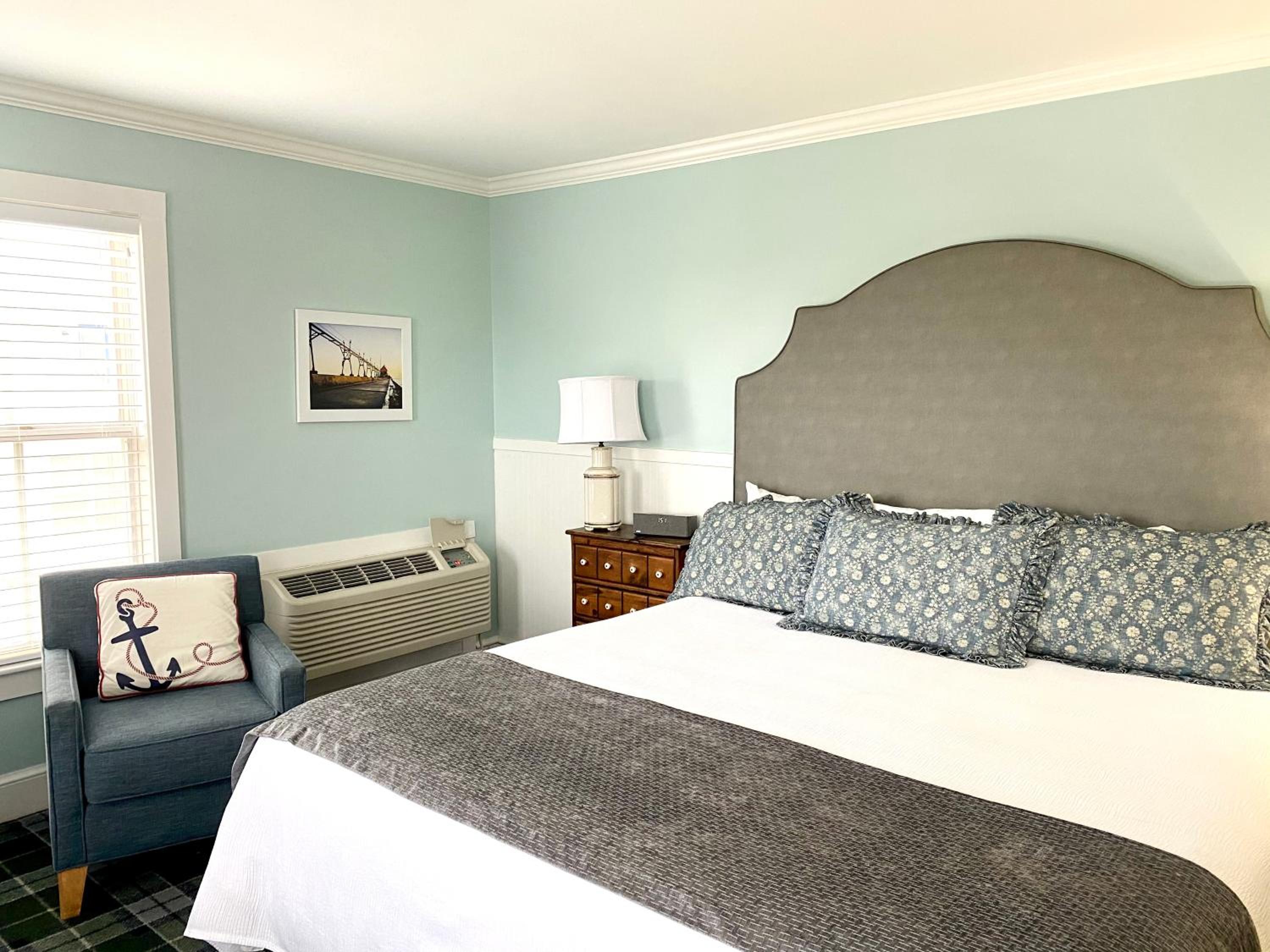 Harbor House Inn