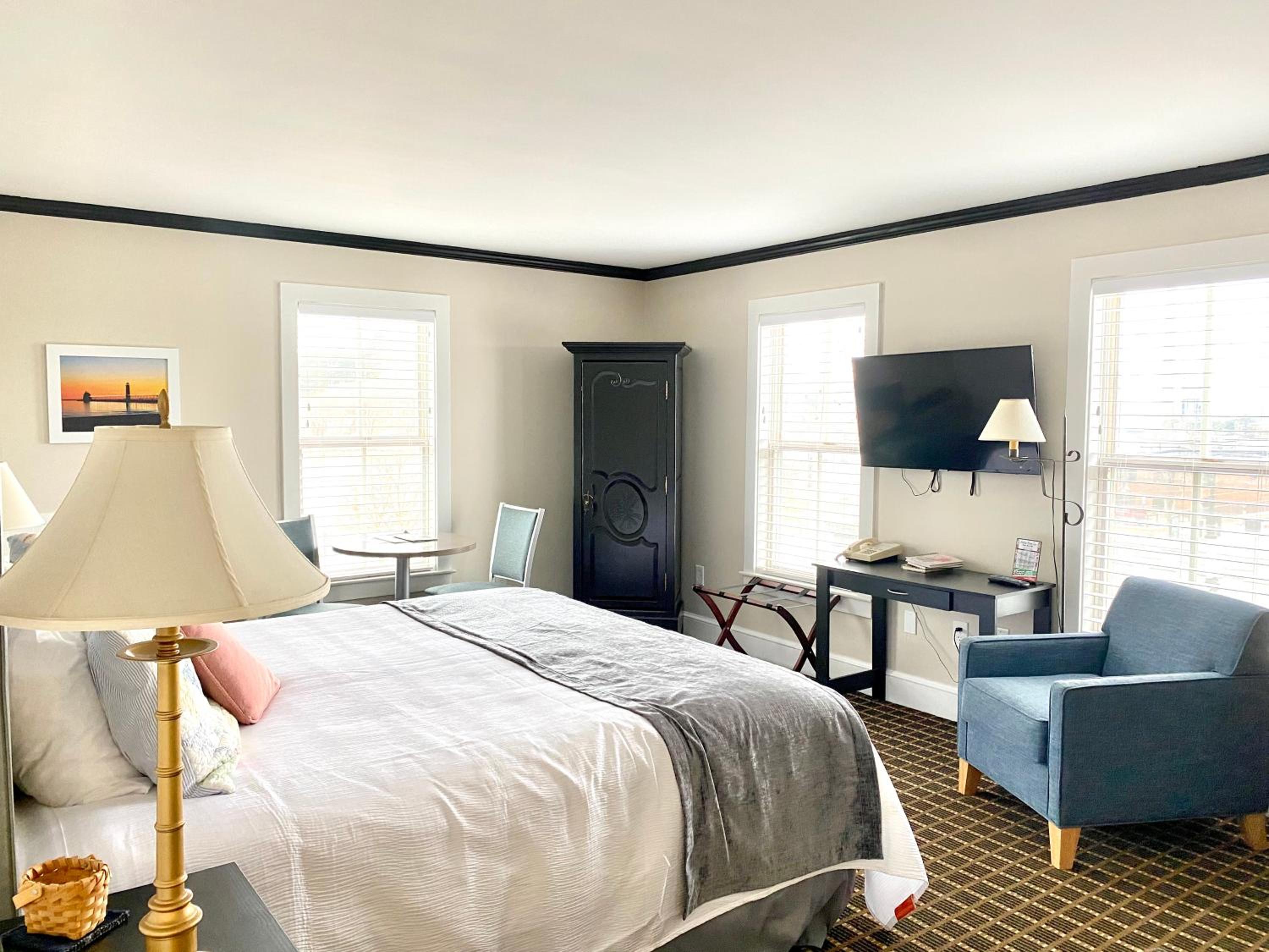 Harbor House Inn