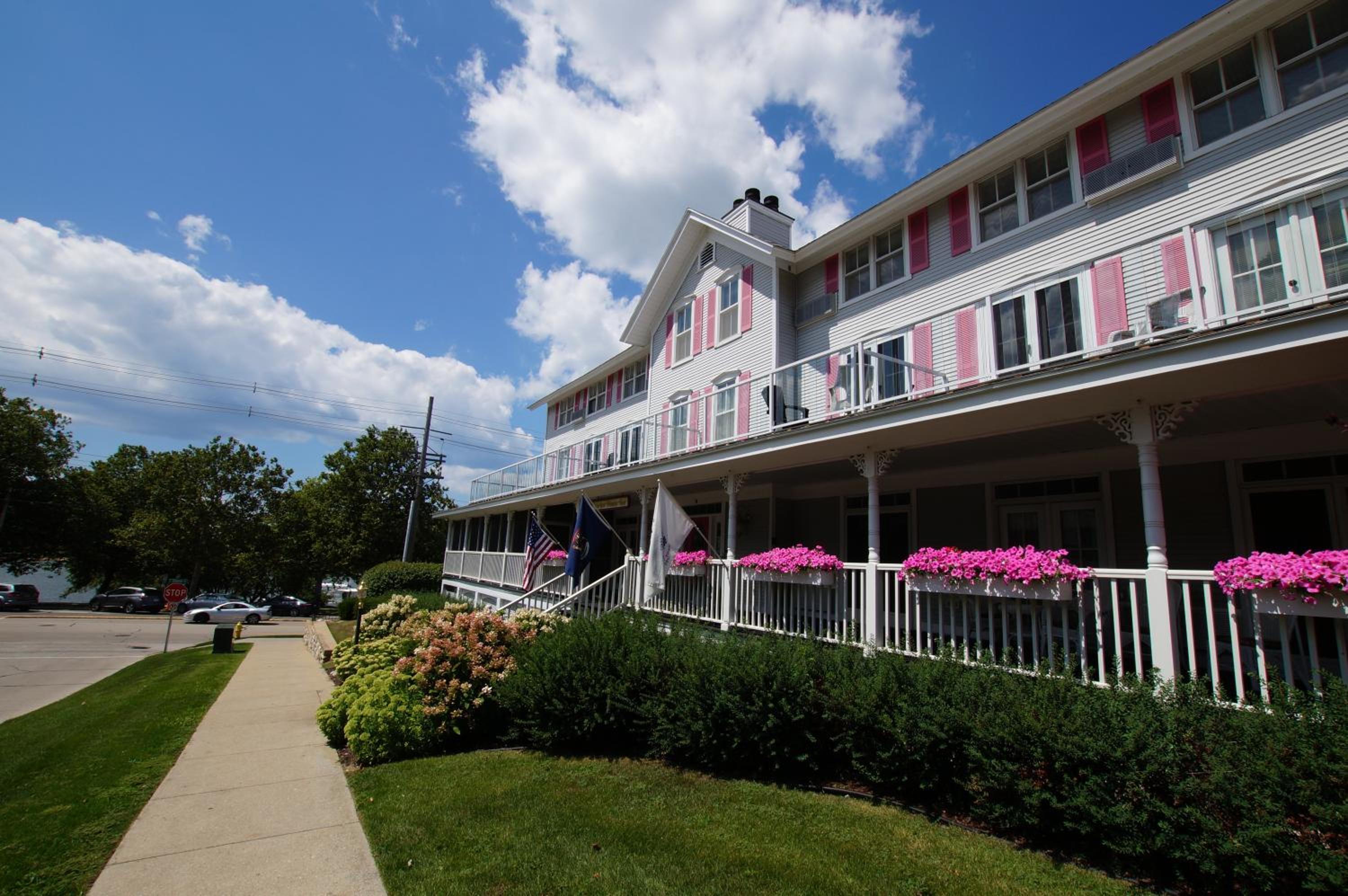 Harbor House Inn