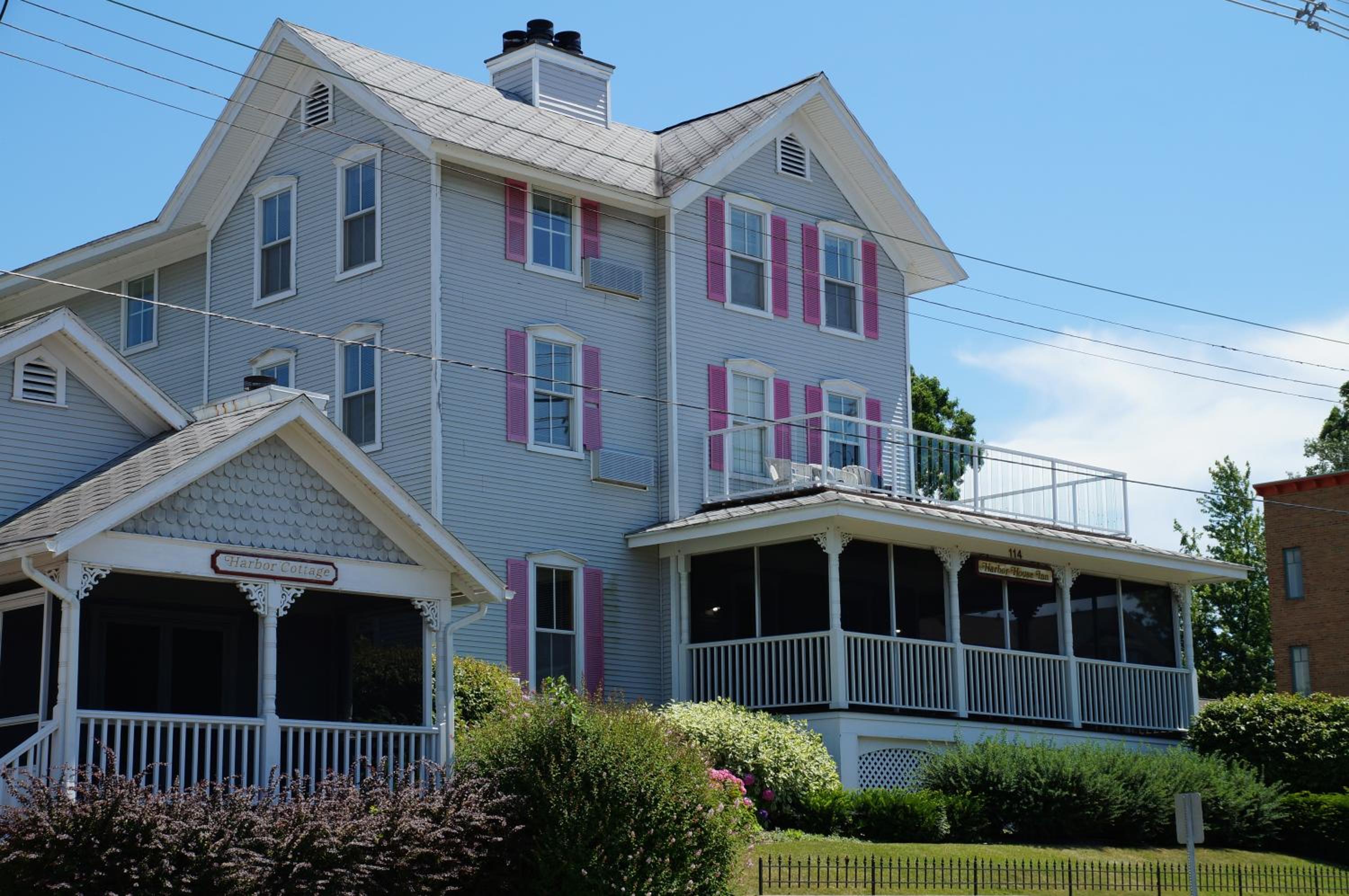 Harbor House Inn
