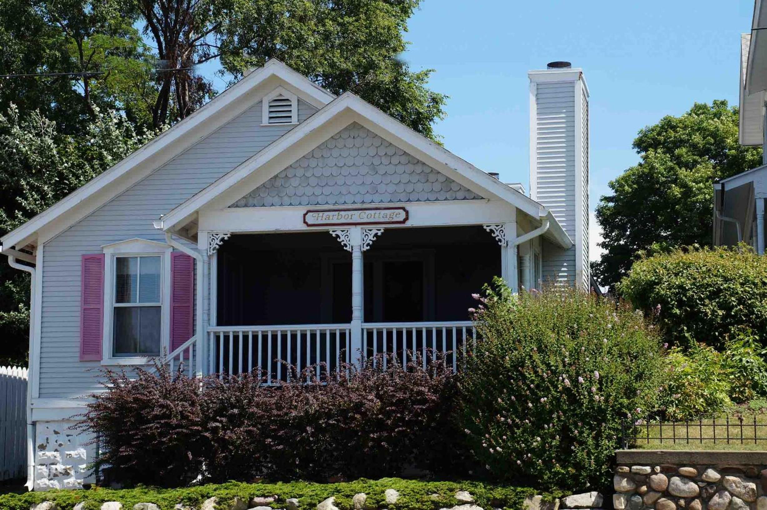 Harbor House Inn