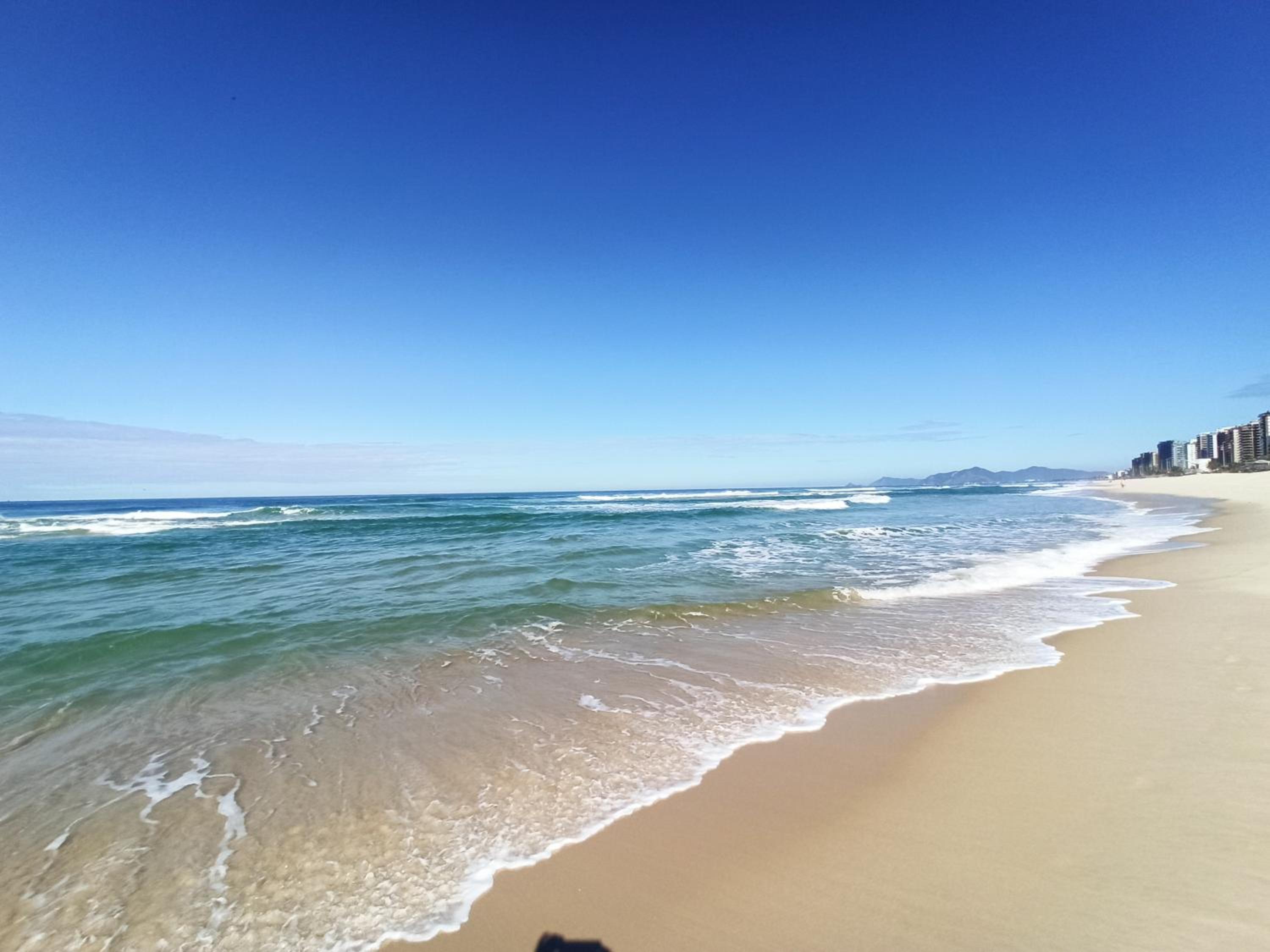 Barra Prime Flats, Ed Mediterrâneo, wi-fi 400Mb, balsa pra praia grátis, ar condicionado novo!