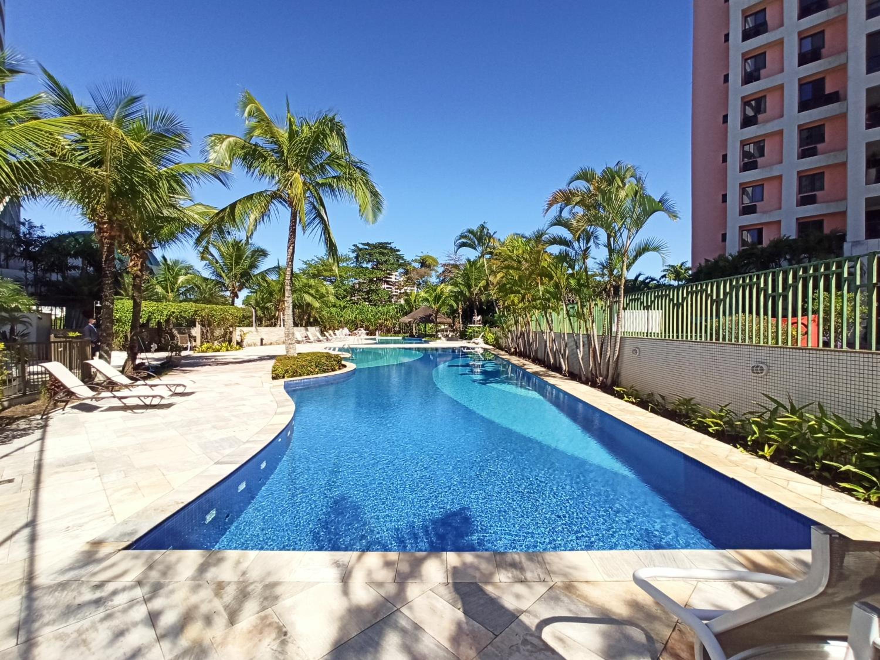 Barra Prime Flats, Ed Mediterrâneo, wi-fi 400Mb, balsa pra praia grátis, ar condicionado novo!