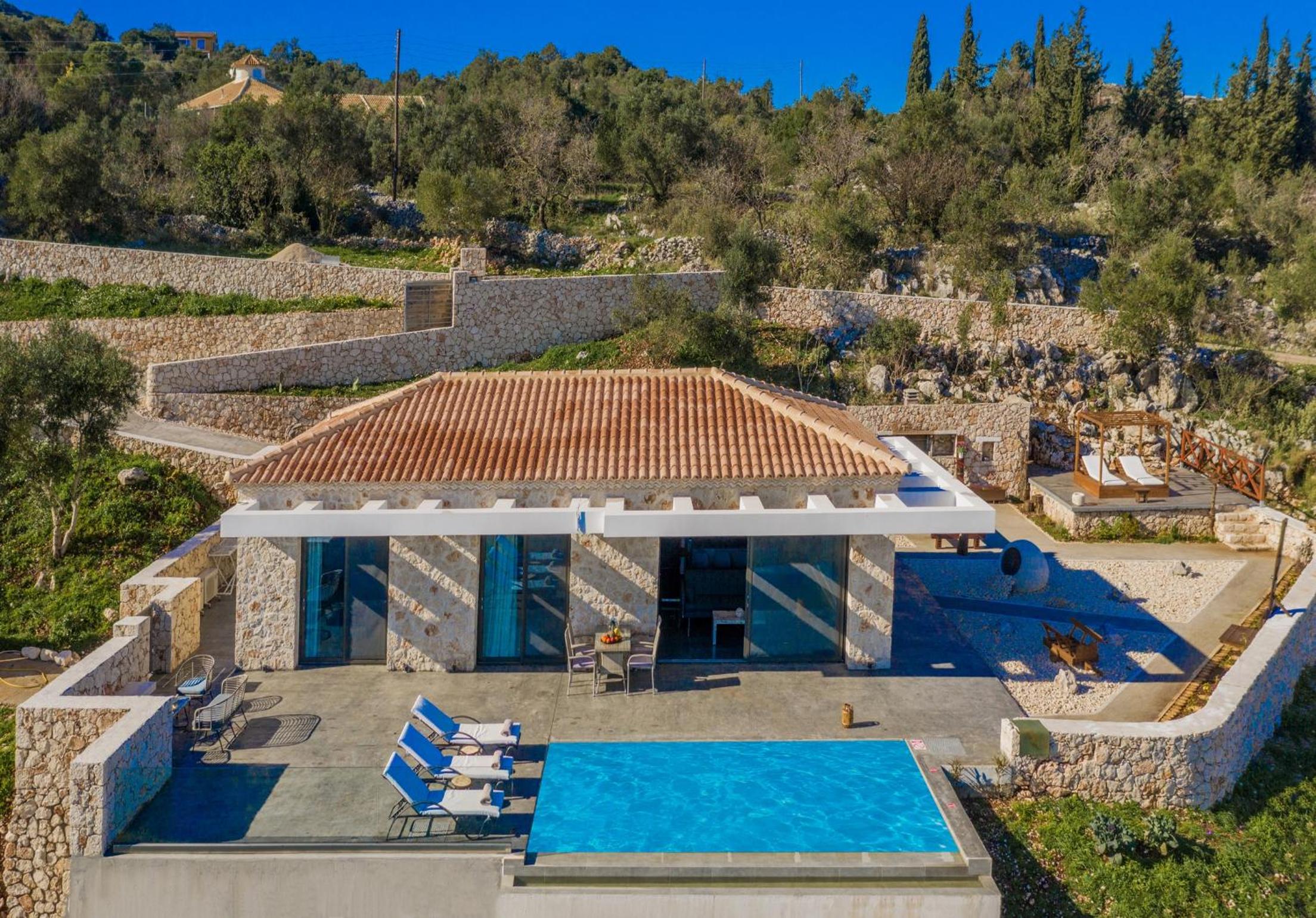 Hotel Nikolakos Villa - Image 1