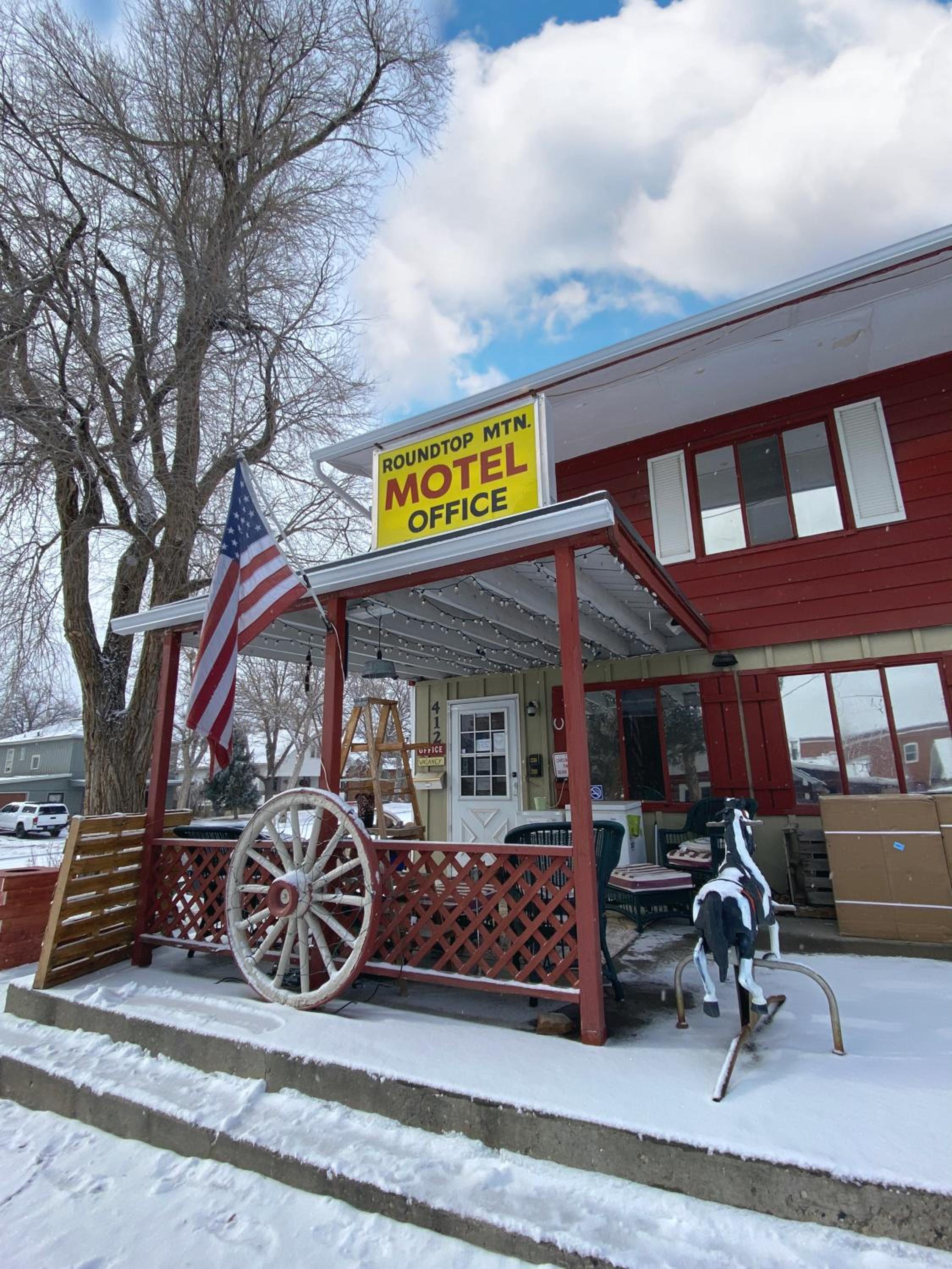 Roundtop Mountain Vista - Cabins and Motel
