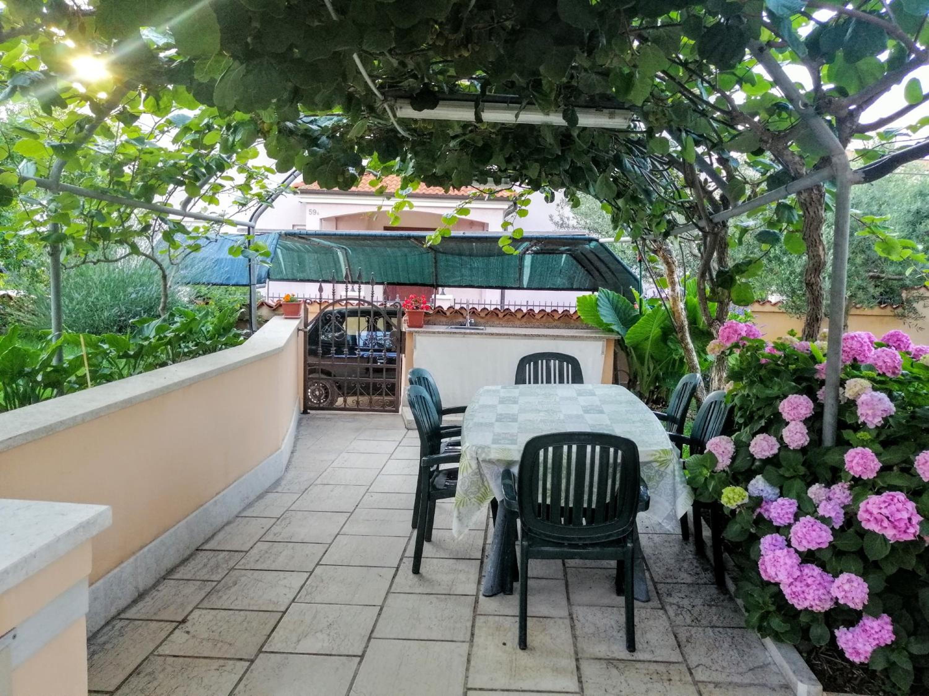 Apartman 100m2, full opremljen, privatni parking. photo 5