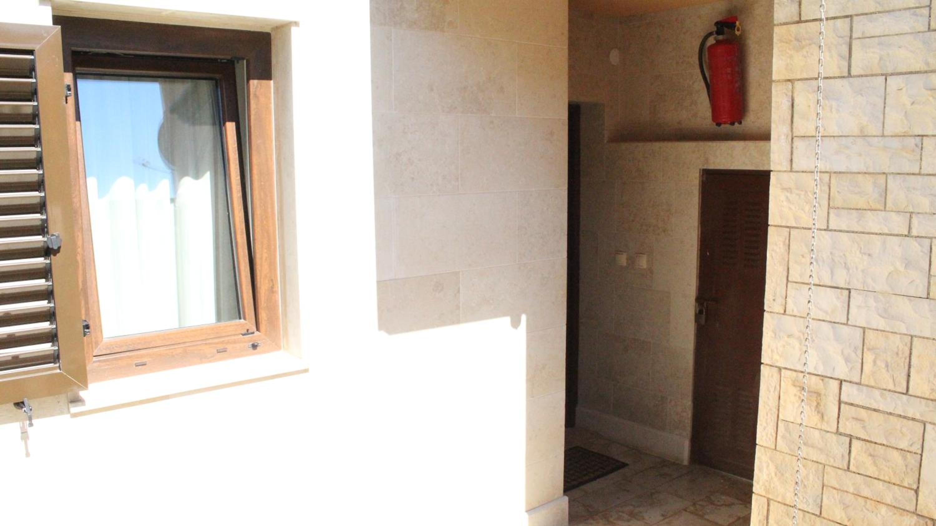 Apartman 100m2, full opremljen, privatni parking.