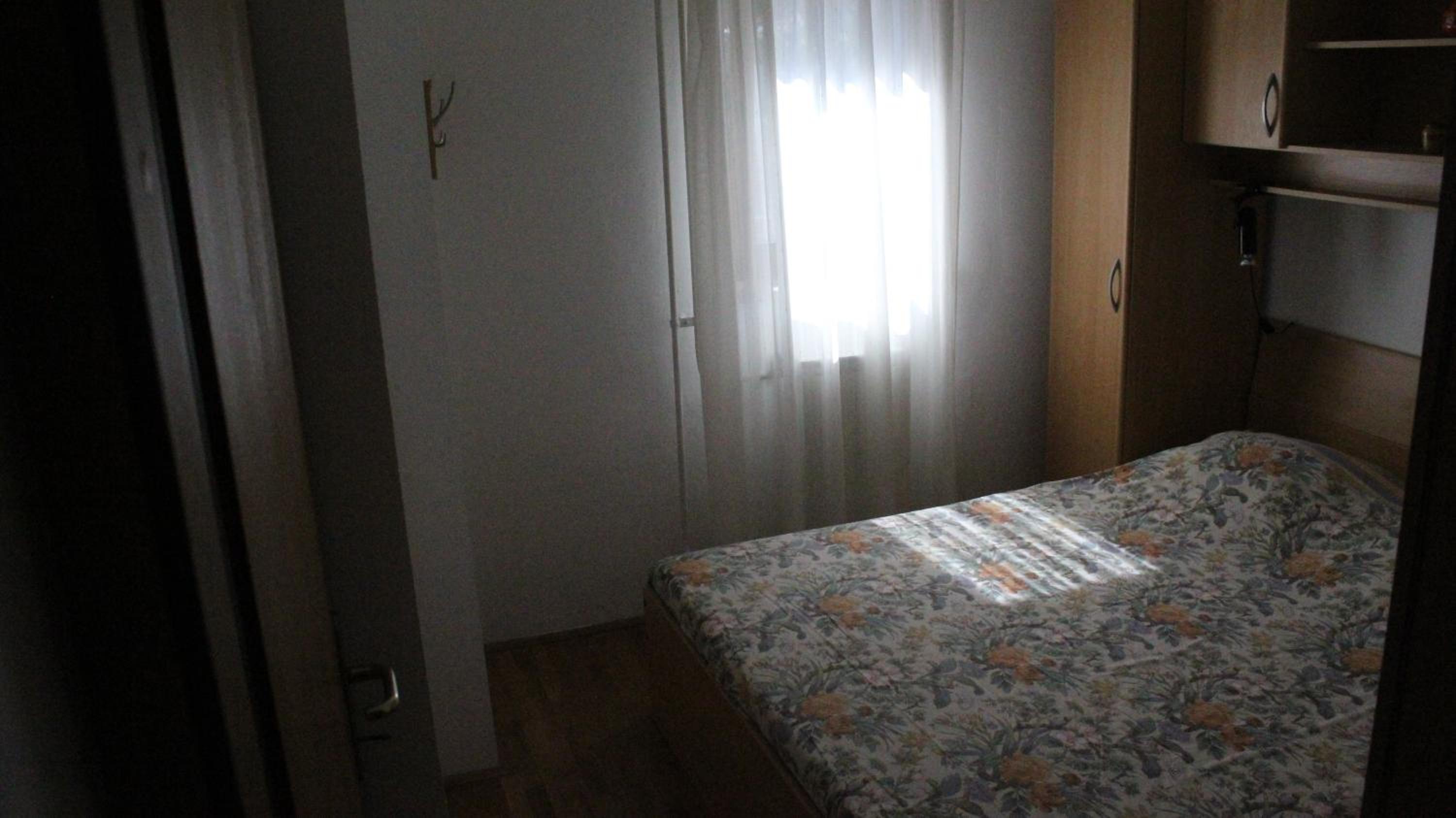 Apartman 100m2, full opremljen, privatni parking.