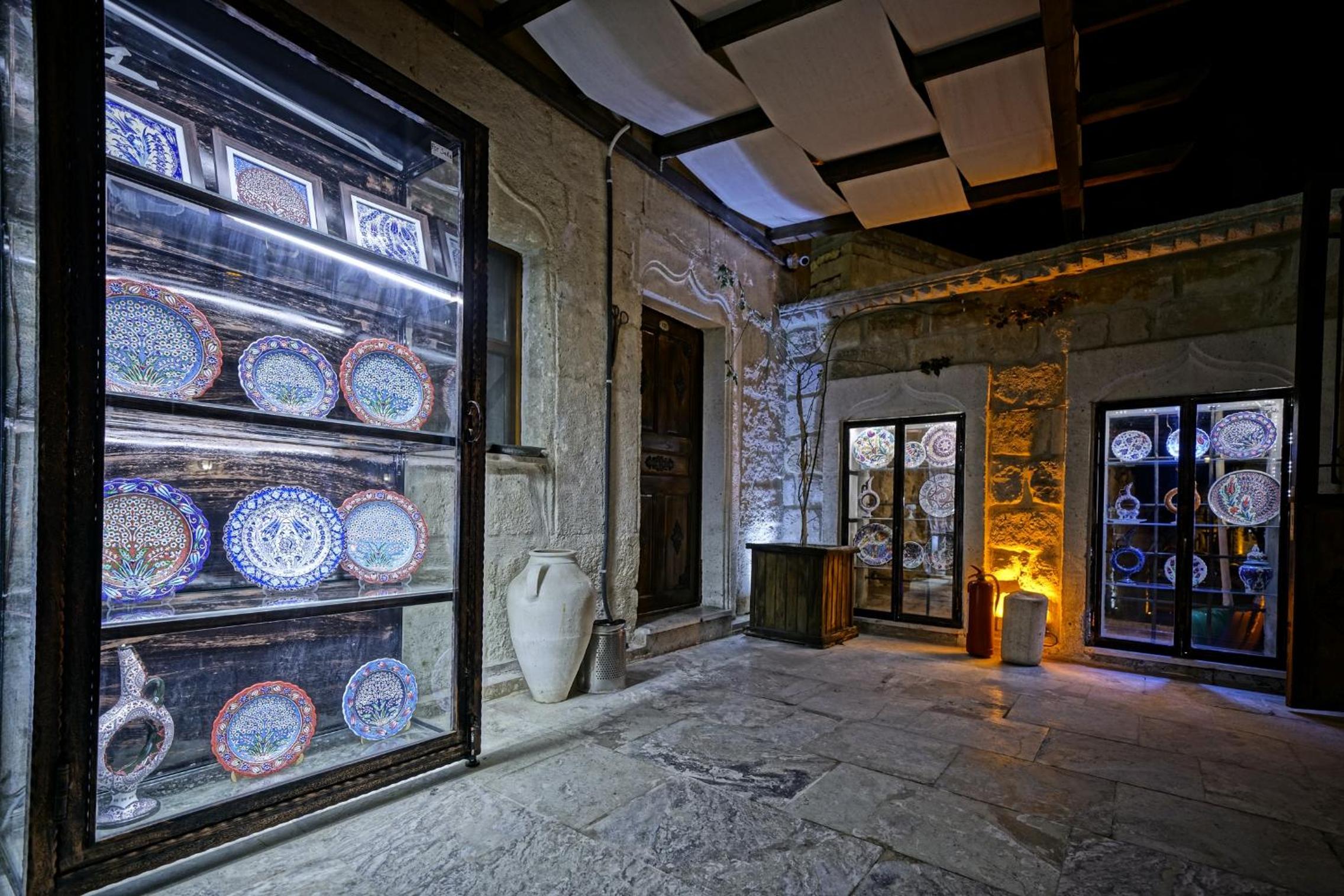 Emit Cave Hotel - Image 61