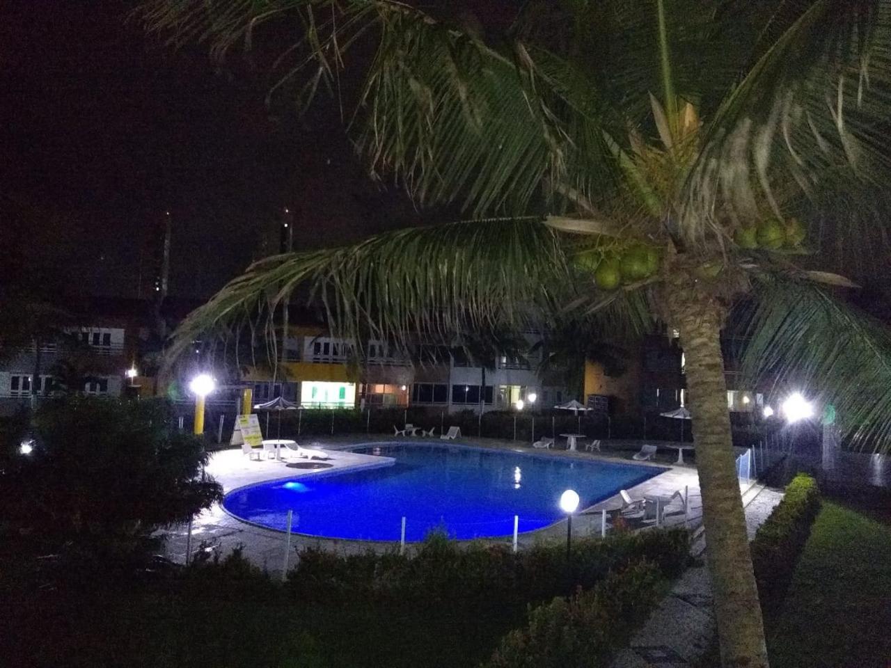 Ap por temporada com 2 quartos e uma suíte , excelente área de lazer, Praia do Futuro, condomínio Cartier-Fortaleza