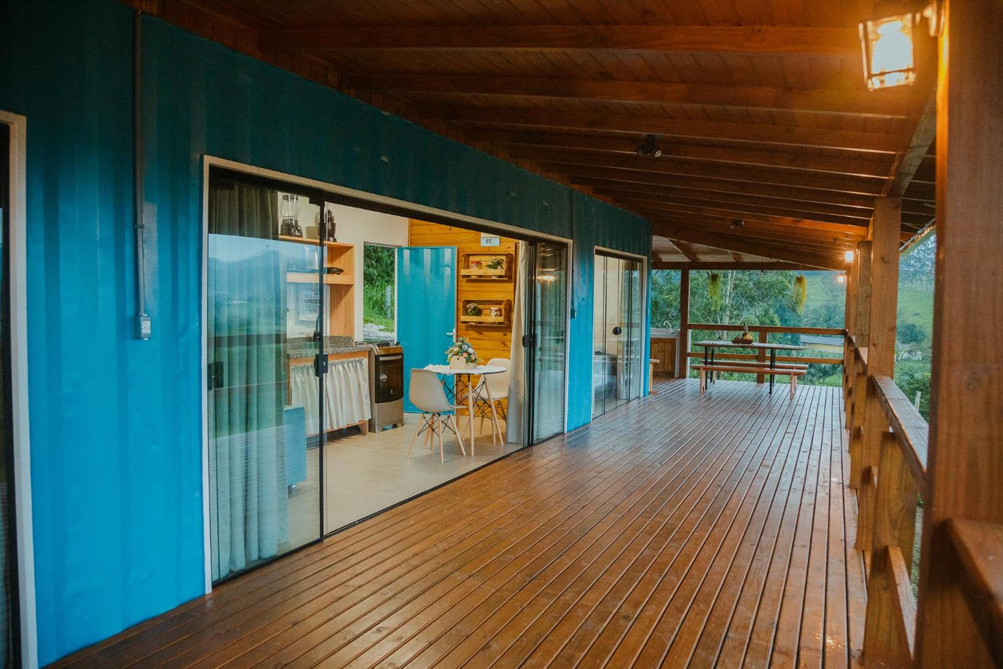 Casa Container - Pousada Container da Montanha AZUL