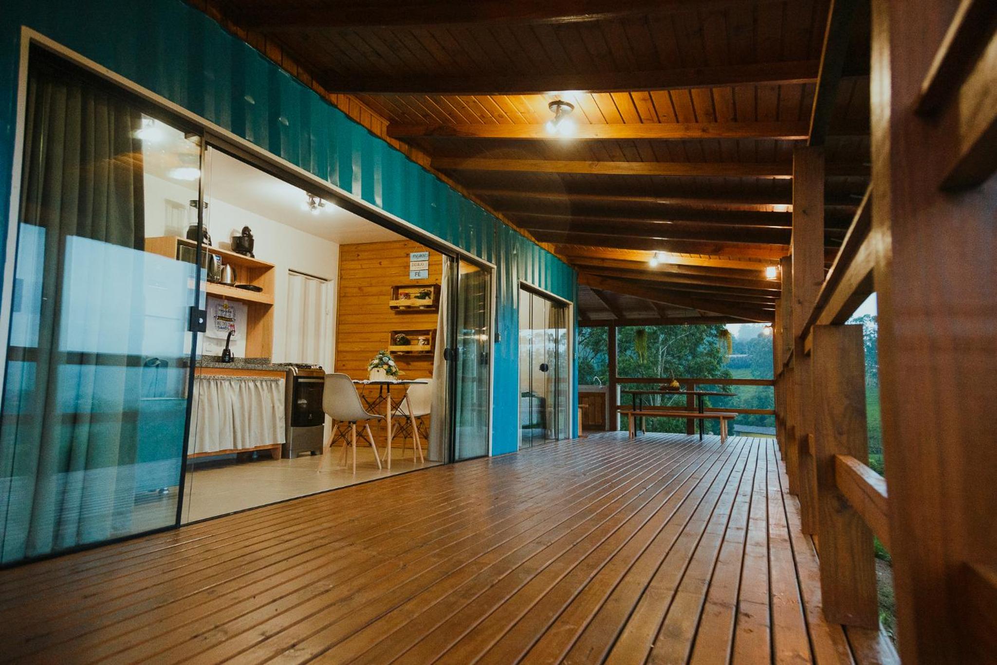Casa Container - Pousada Container da Montanha AZUL