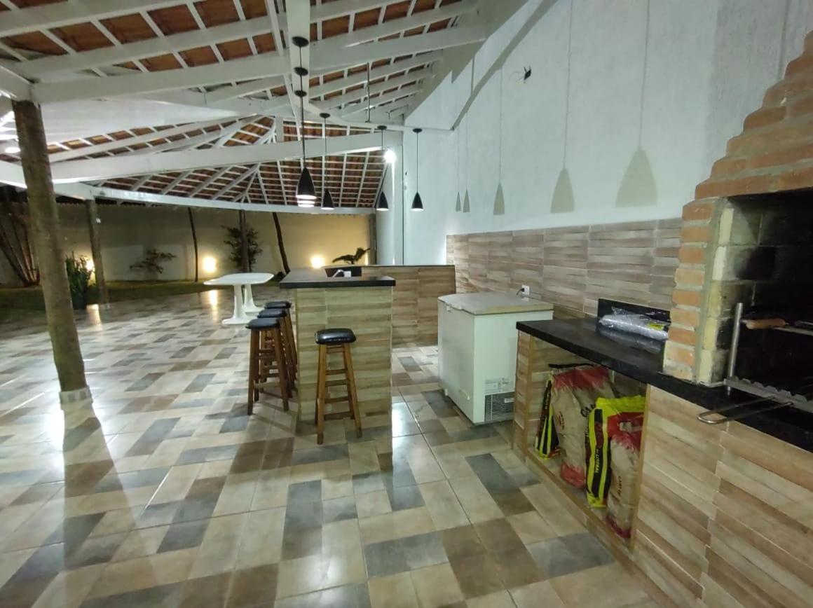 Casa Eventos e Temporada com 4 suites, piscina, churrasqueira, Wi-Fi, Ar Condicionado - Proximo Praia Mar Casado e Pernambuco - Guaruja -