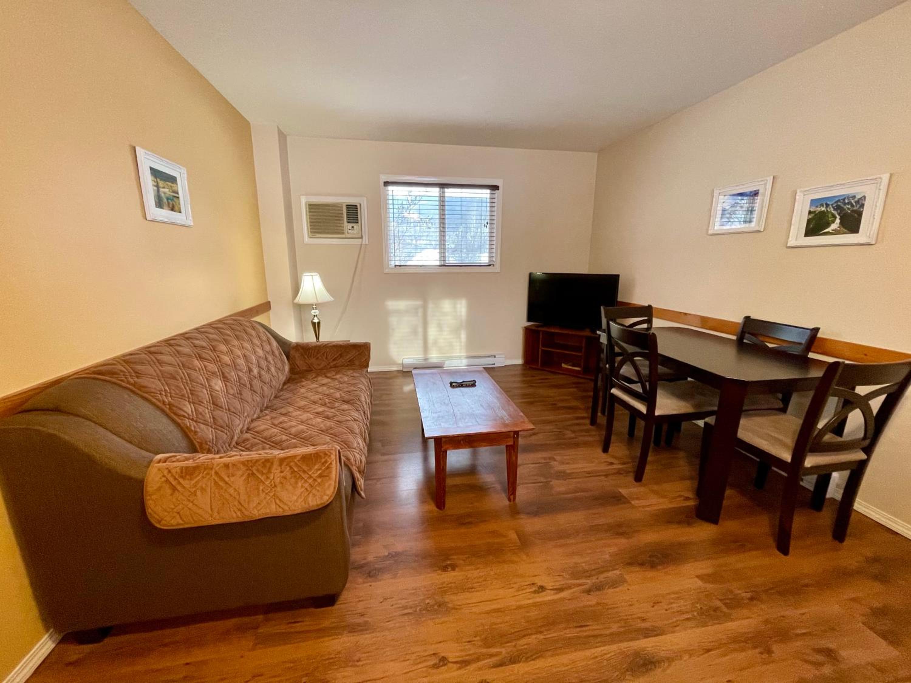 Golden Vacations - Brookside Motel - Property Image 9