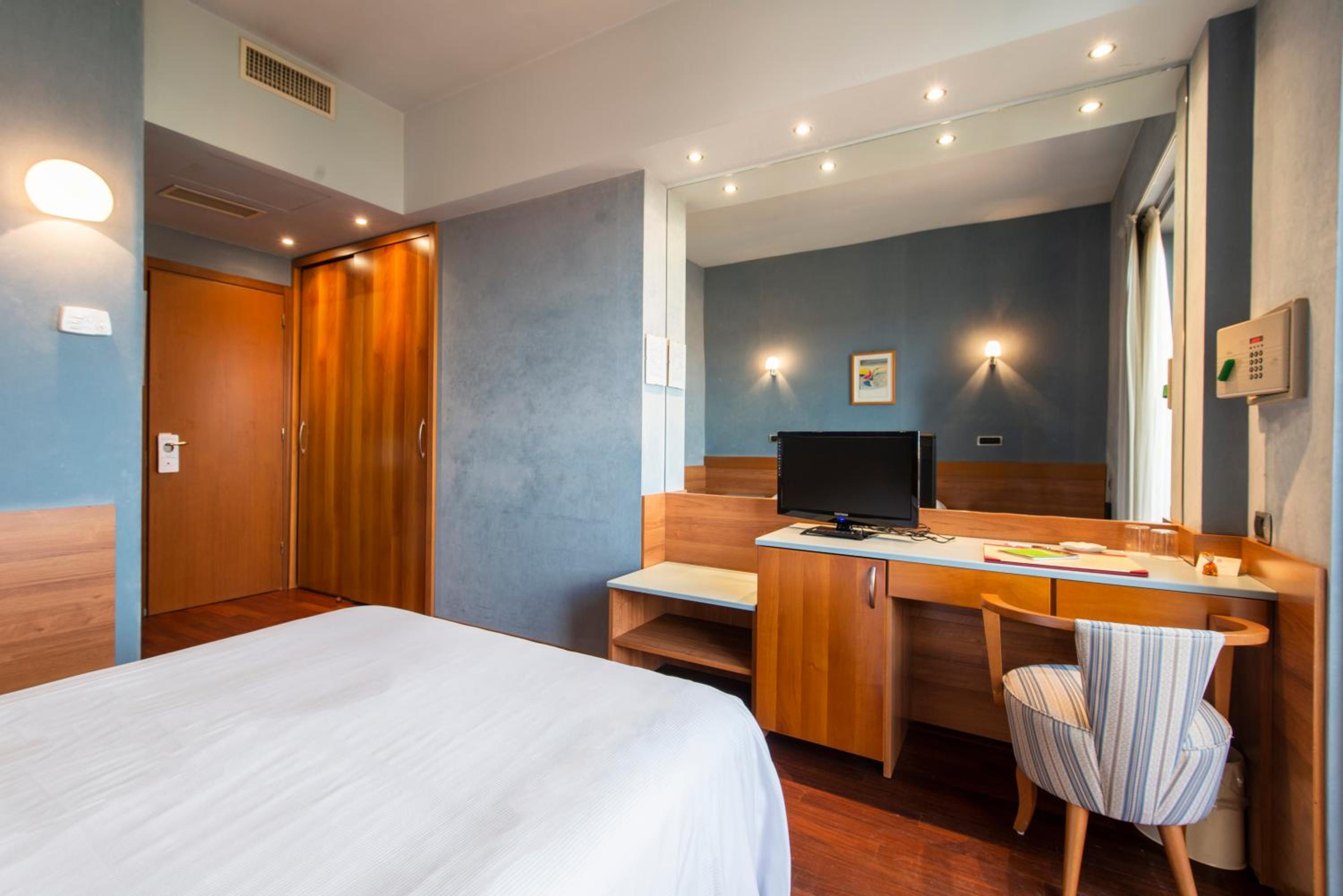 SenB Hotel en Senigallia — hotel room