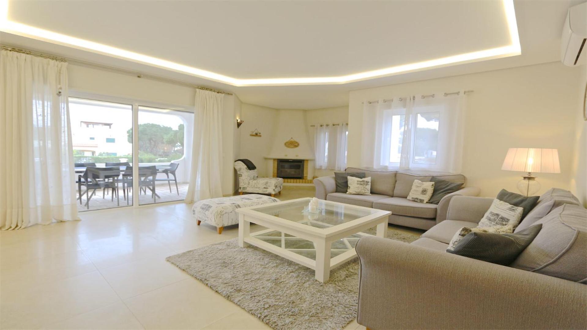Villa Pinhal 213-CleverDetails- Sleeps 8, Quiet area, walking distance view 3
