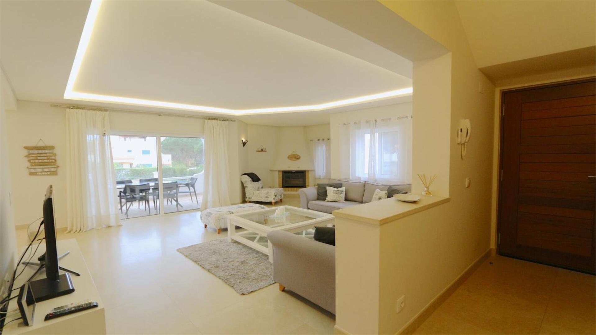 Villa Pinhal 213-CleverDetails- Sleeps 8, Quiet area, walking distance view 2