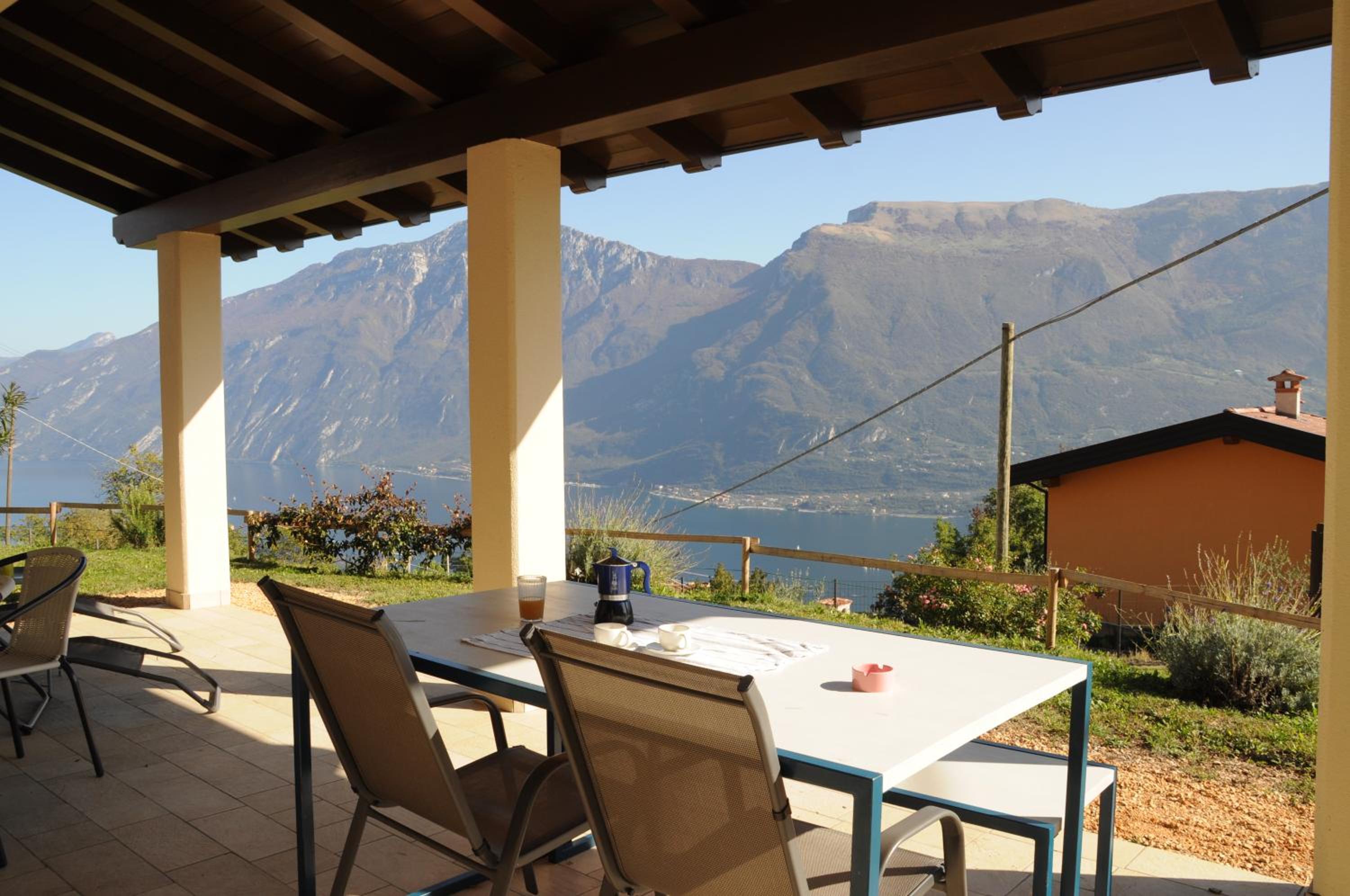 Villetta 56 Blu Yellow and Red Lake view Garden Private Parking by Garda Domus Mea view 3