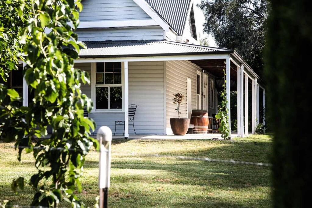 The Glen Farmhouse on Ovens River