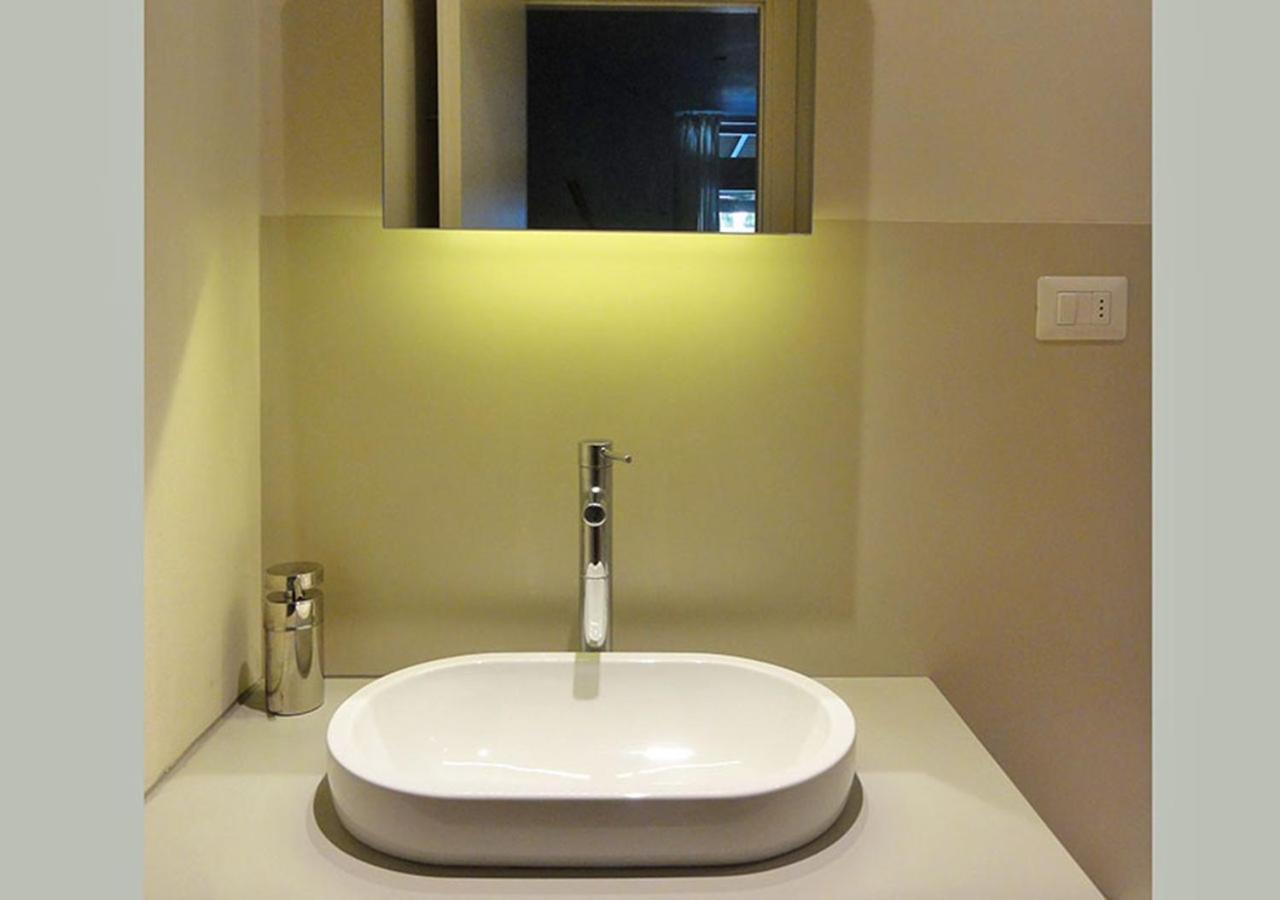 LE MAREE ALTA MAREA en Procchio — bathroom