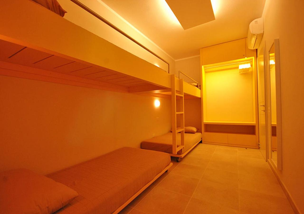 LE MAREE ALTA MAREA en Procchio — hotel room