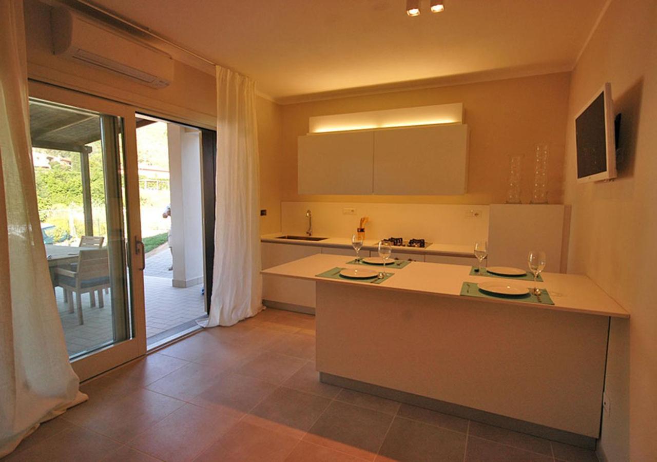 LE MAREE ALTA MAREA en Procchio — kitchen