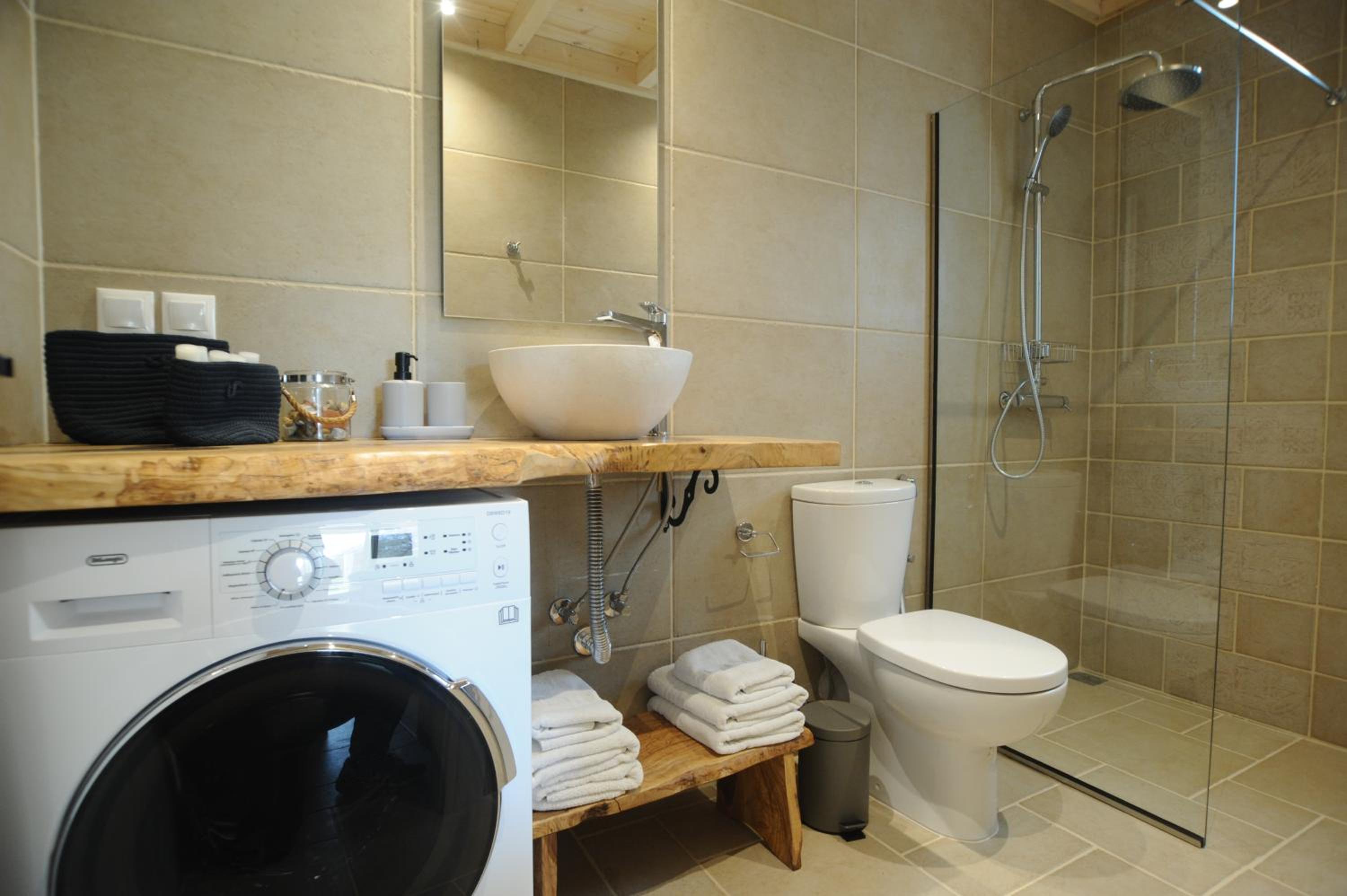 Villa Estia with Outdoor Hot Tub - Next to the Beach view 3