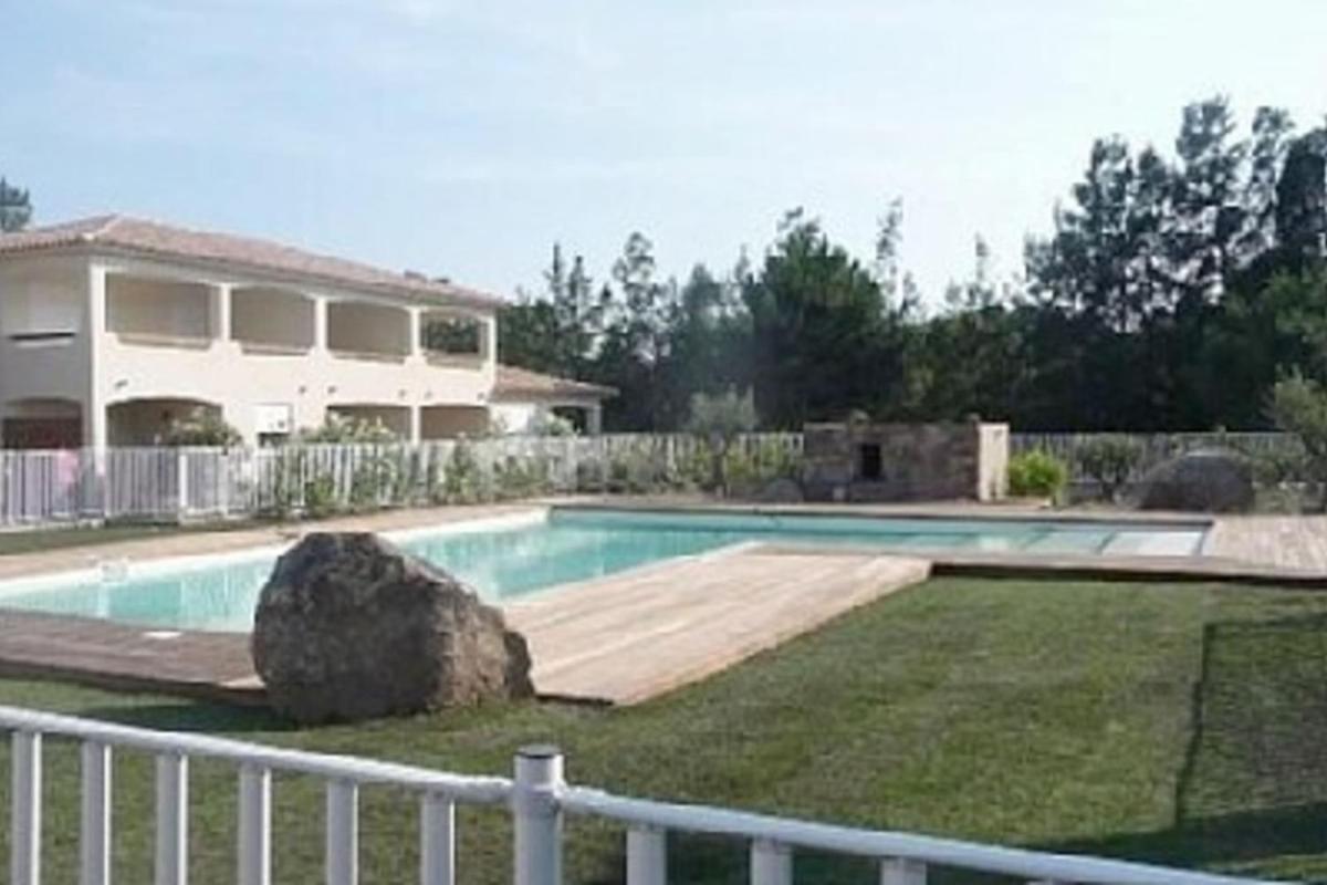 Rez De Jardin CLIMATISE - 2 MIN PLAGE - PISCINE view 3