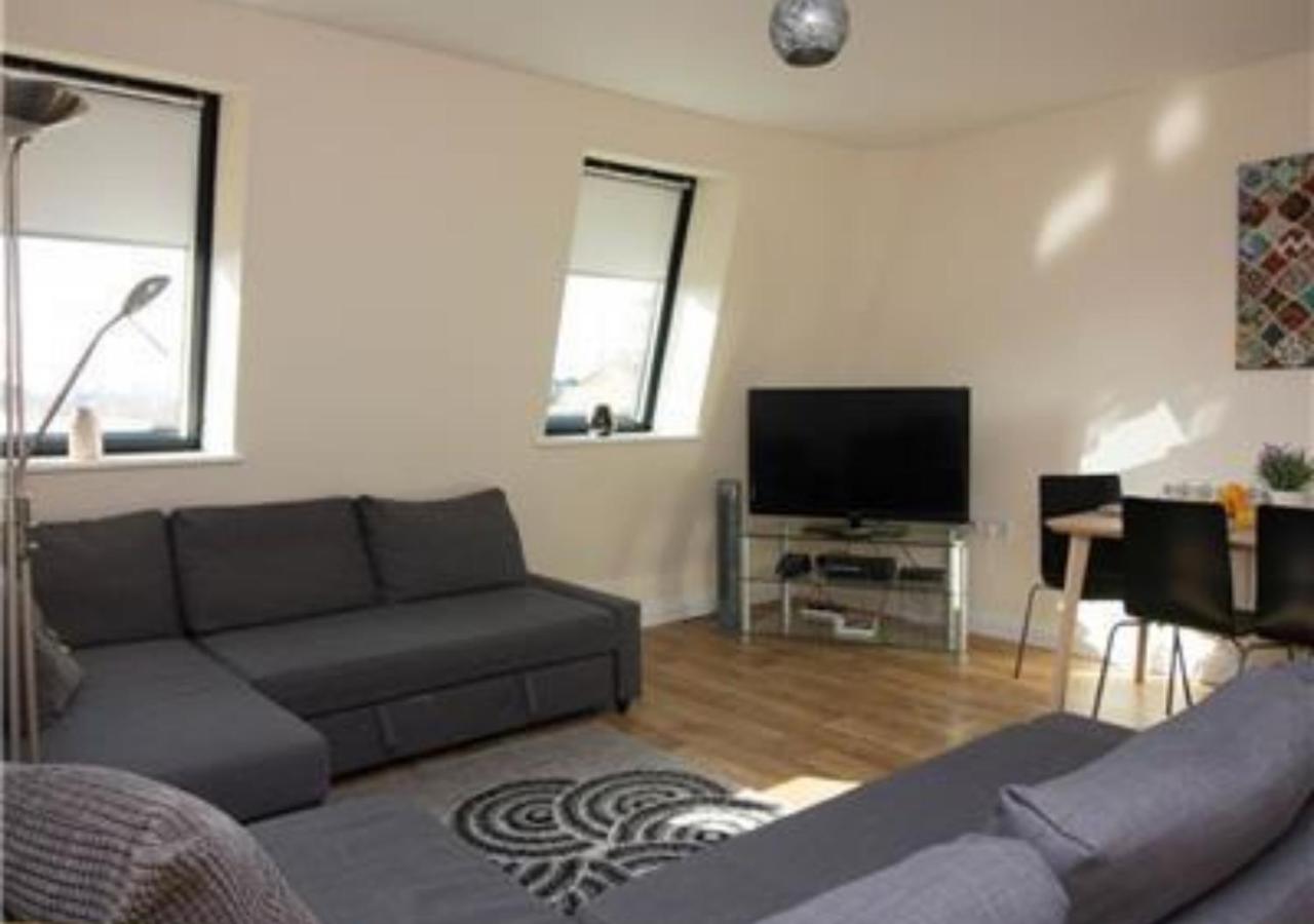 StayZo Premiere Serviced Accommodation-17 view 3