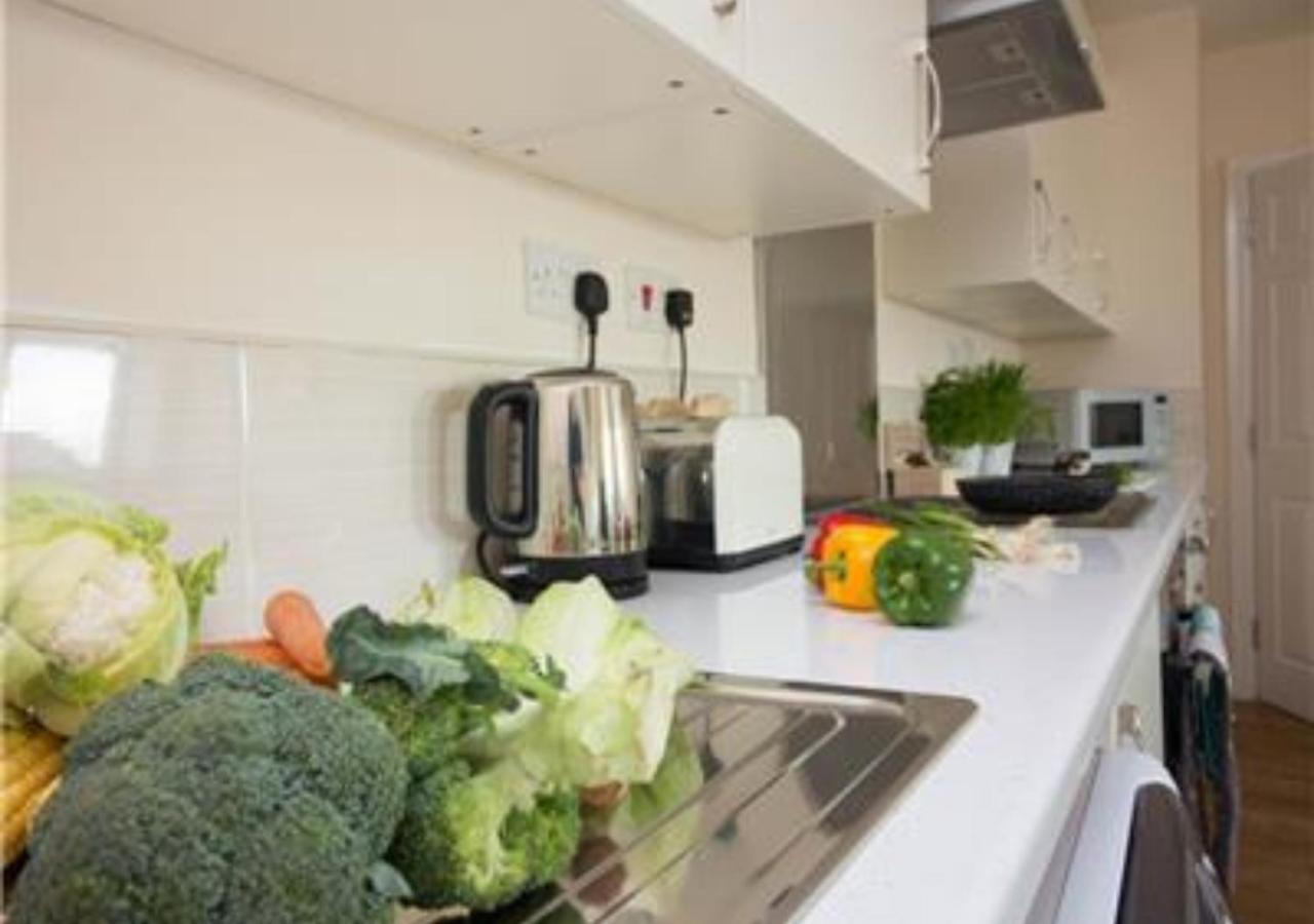 StayZo Premiere Serviced Accommodation-17 view 5