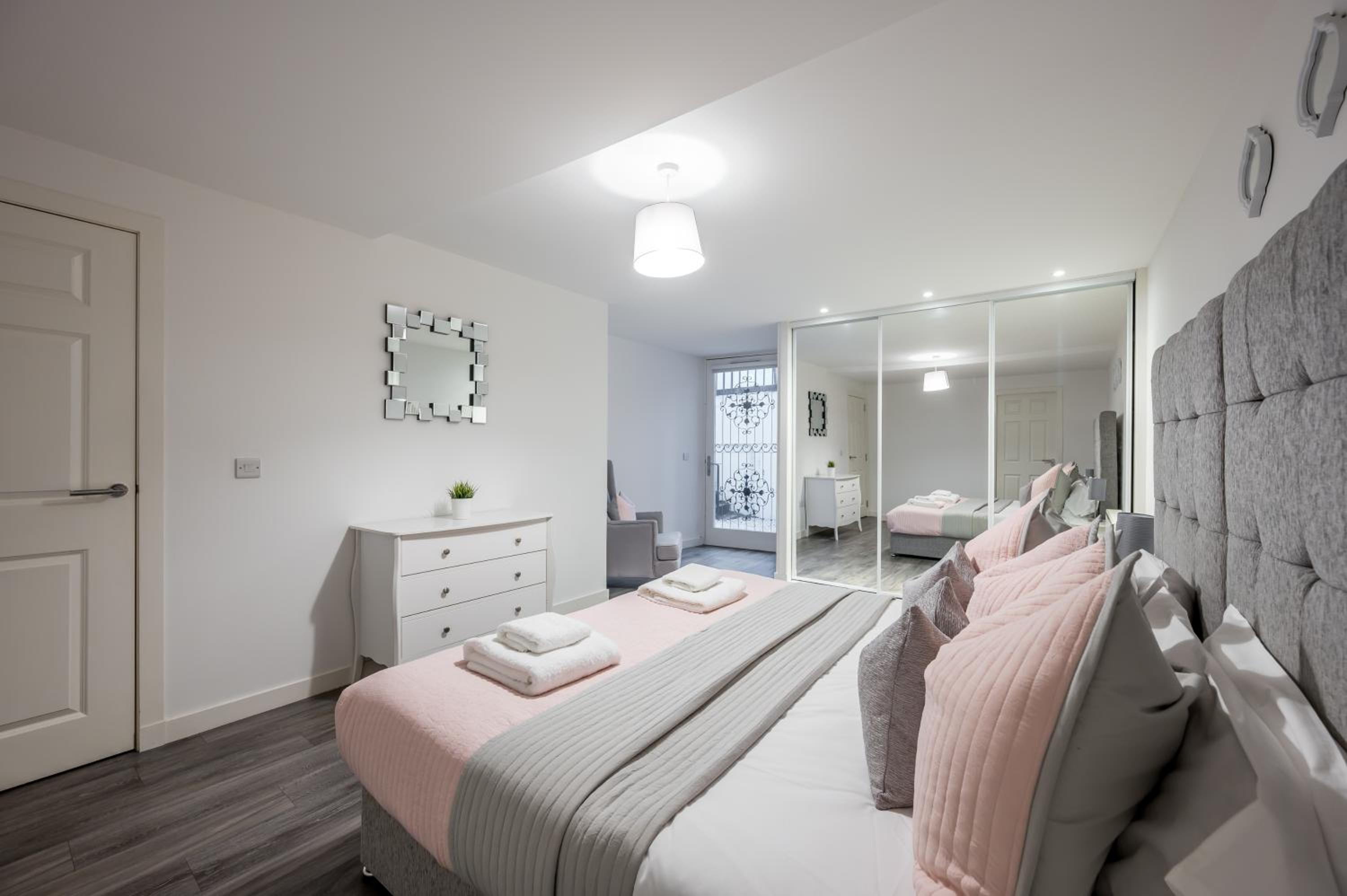 Casa Fresa - King Street Apartments