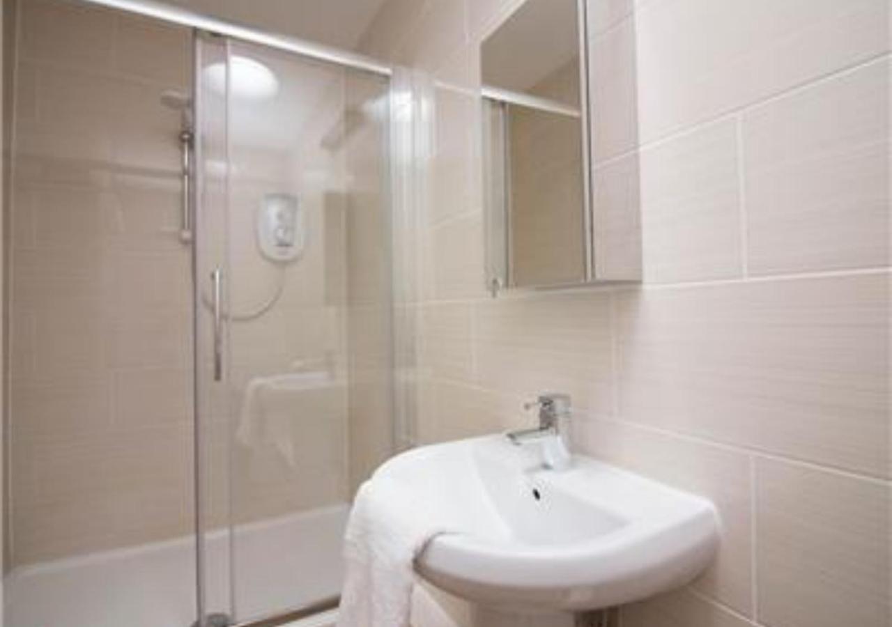 StayZo Castle Point 18 Apartments - Premier Lodge view 5