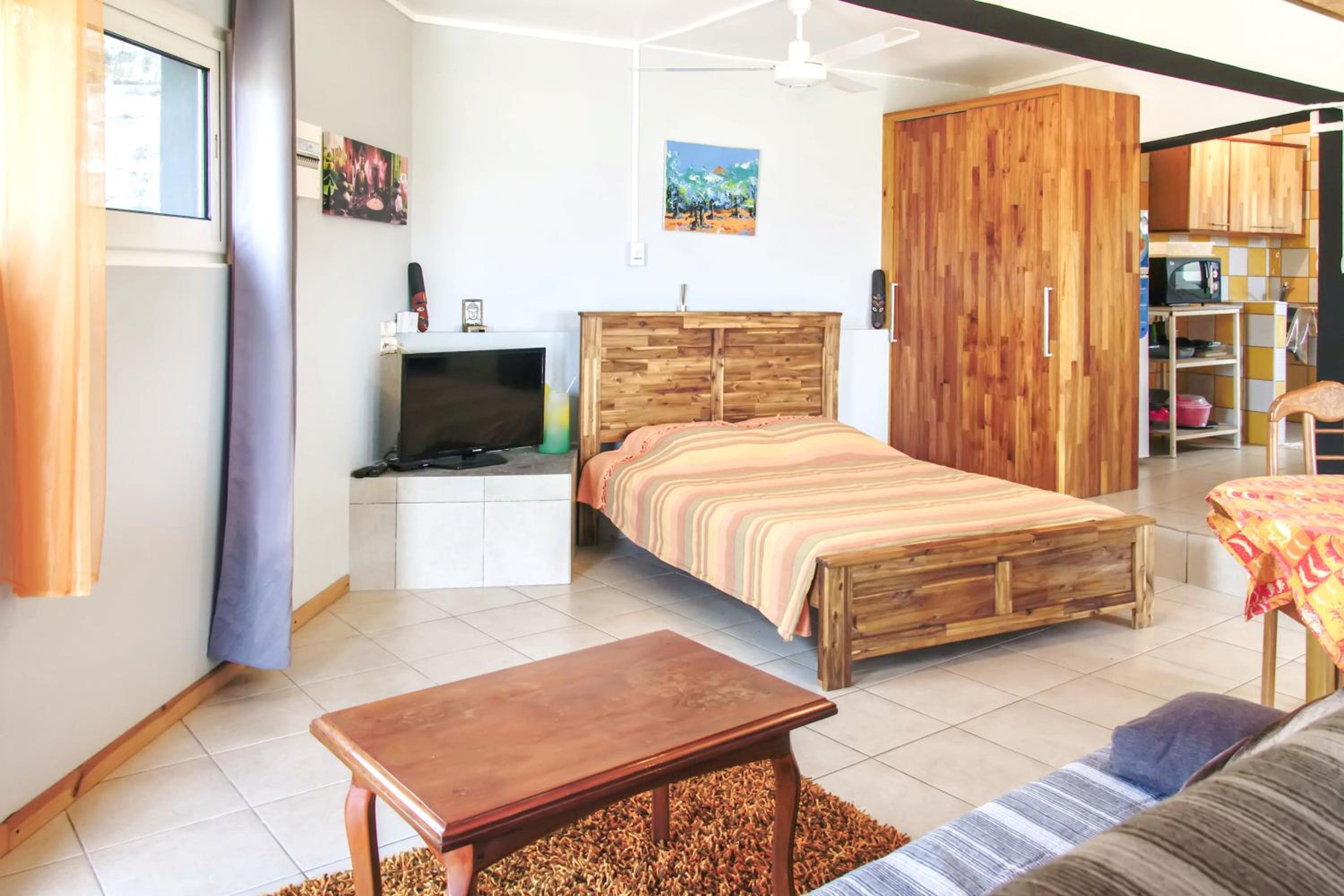 Studio charmant à L'Étang-Salé, jardin et vues, 25 m² view 5