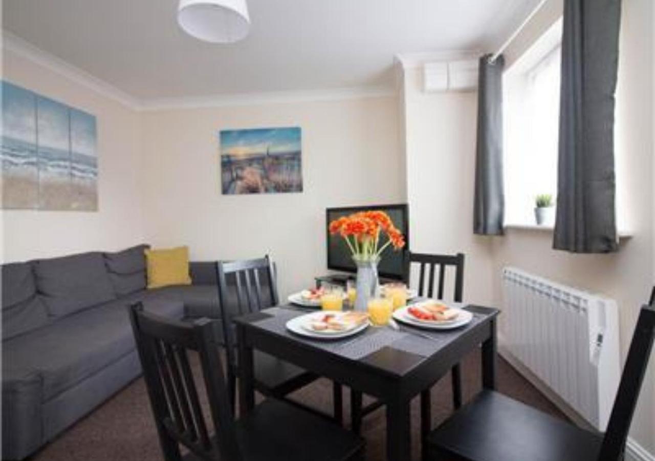 StayZo Penthouse Accommodation 2- Premier Lodge view 4