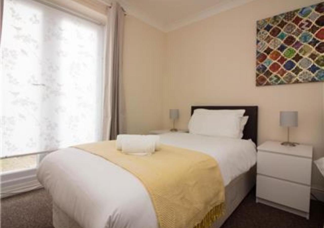 StayZo Penthouse Accommodation 2- Premier Lodge view 5
