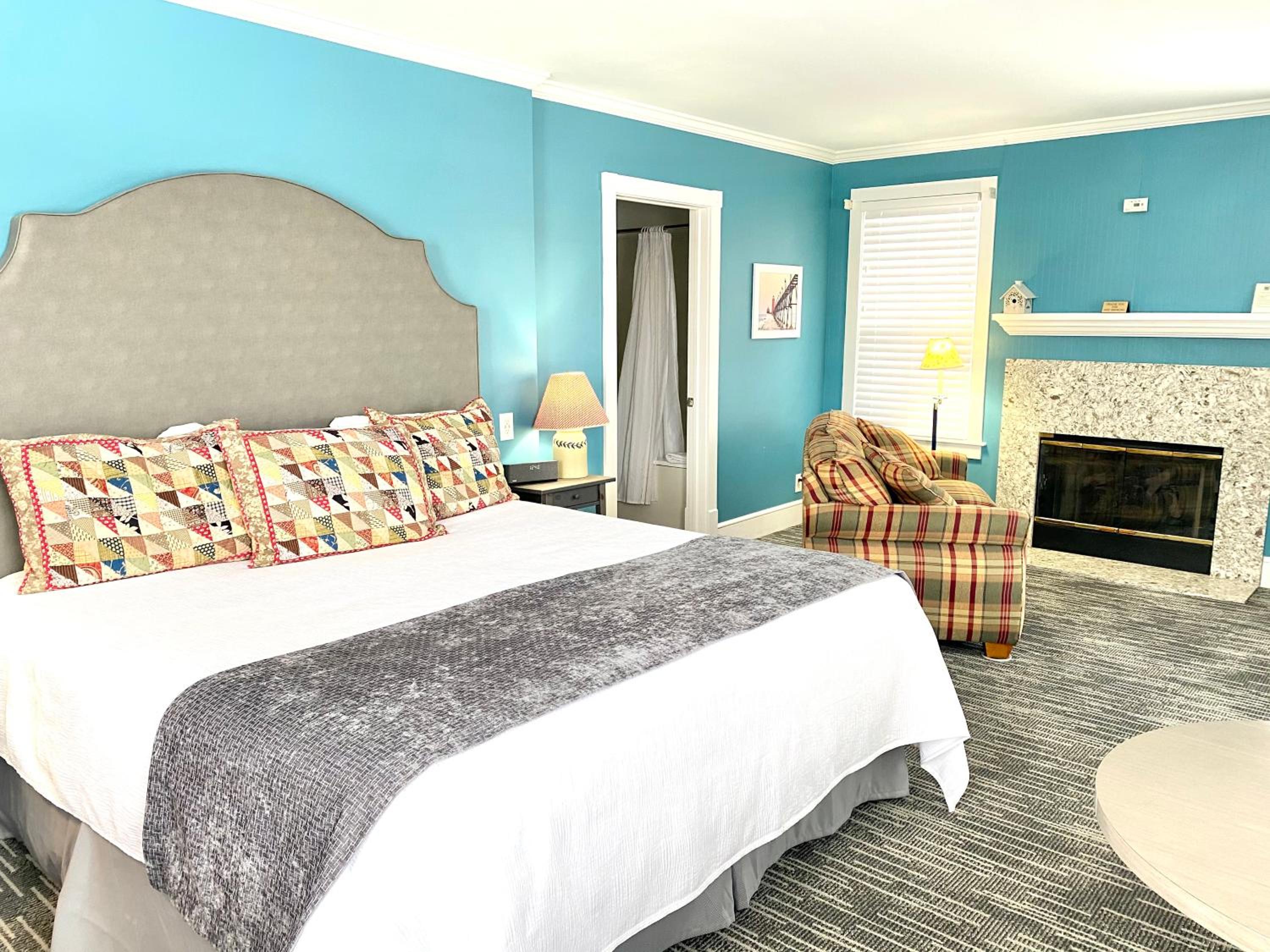 Harbor House Inn