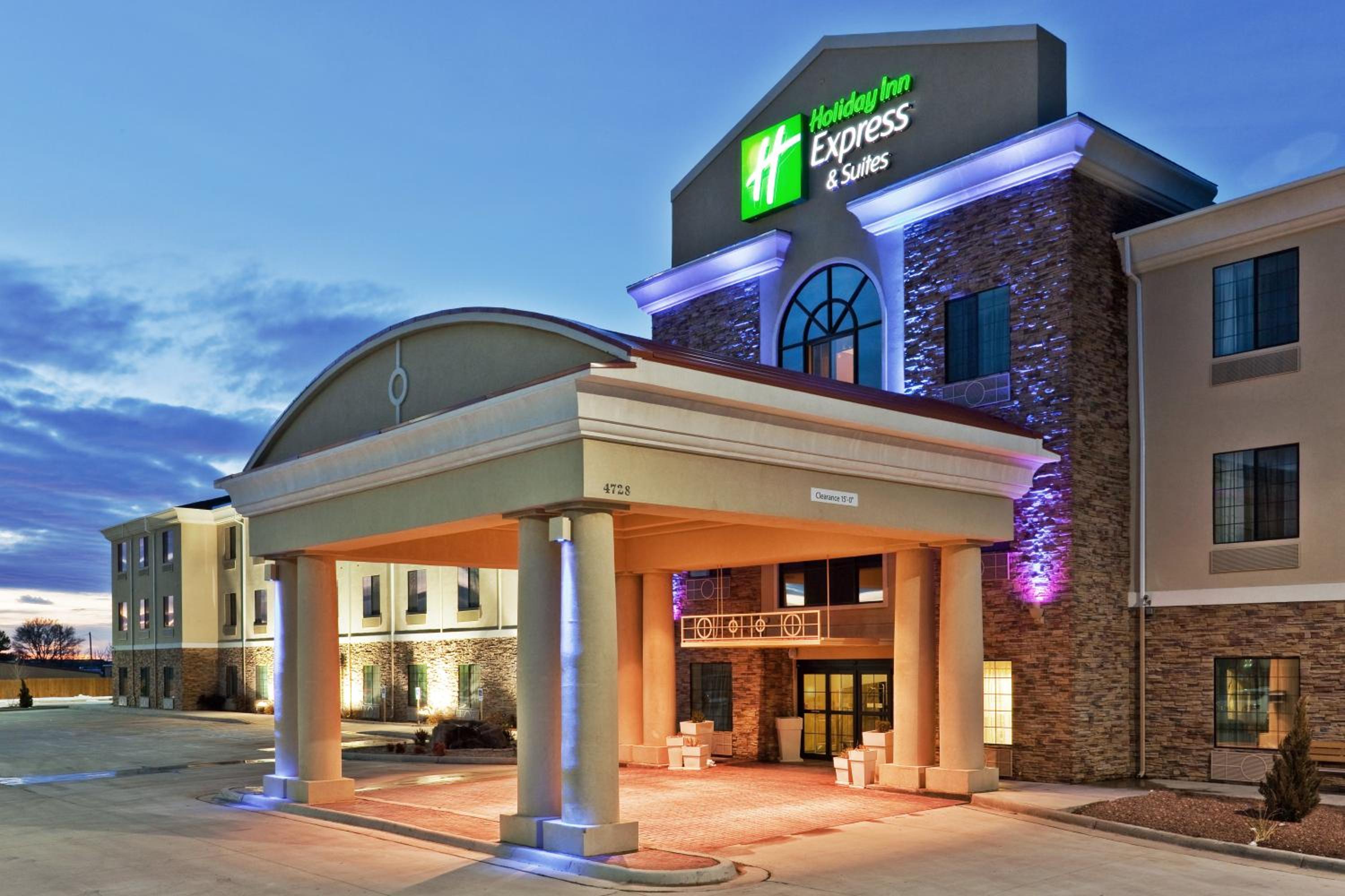 Clovis Vacations - Holiday Inn Express  Suites Clovis, an IHG Hotel - Property Image 1
