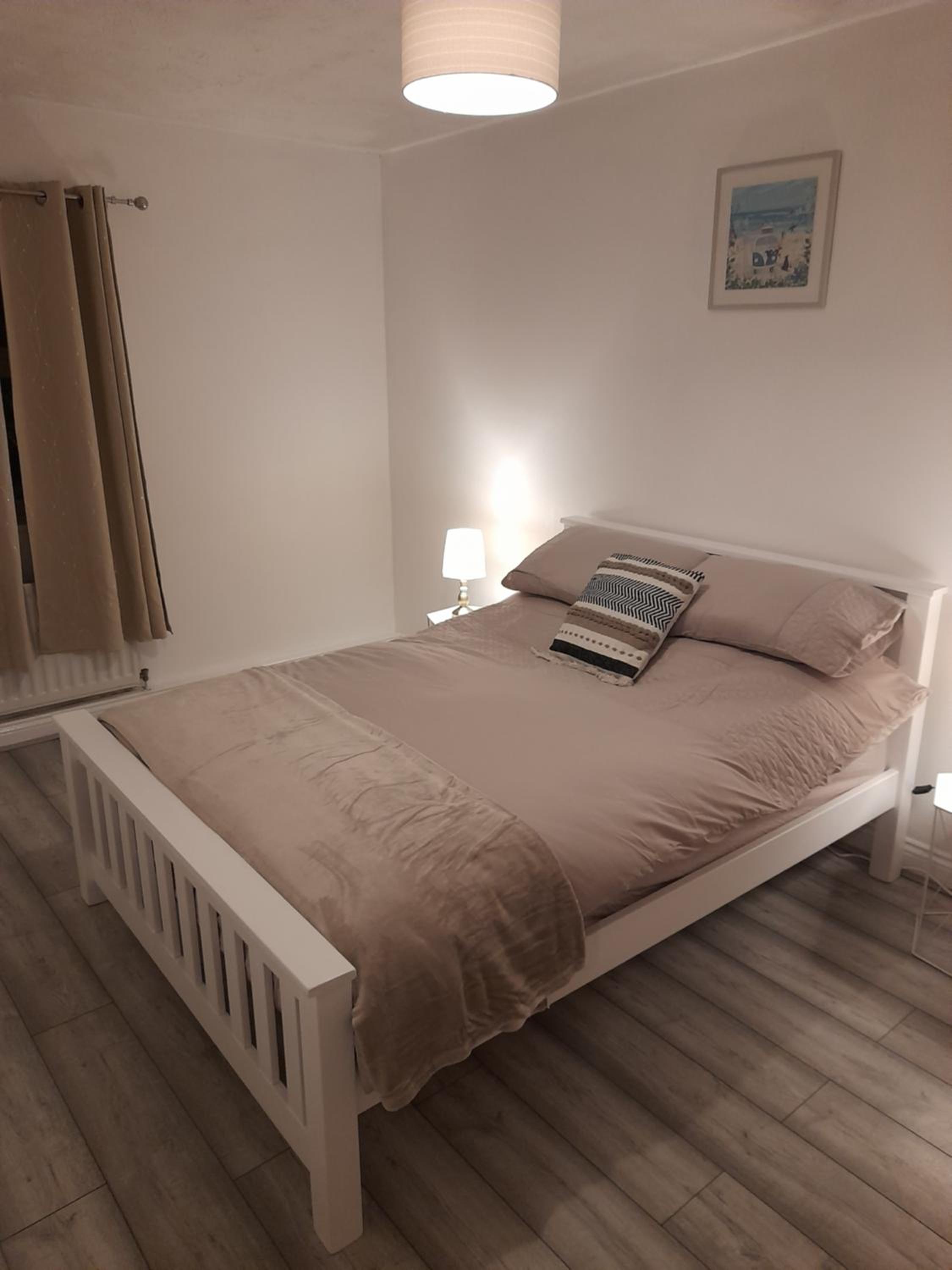 Comfortable 2 Bed Apartment 2nd Floor Contractors Families Close To City Centre Occasional Bed Available view 4