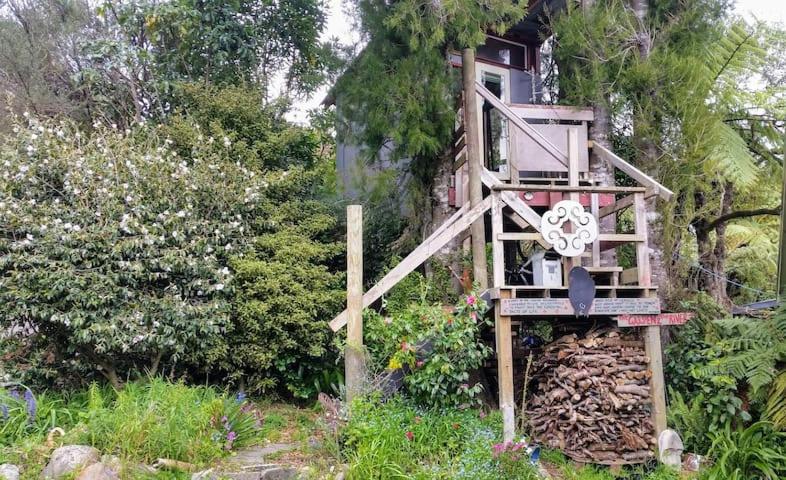 The Treehut at the Rabbithole, Upper Hutt view 2